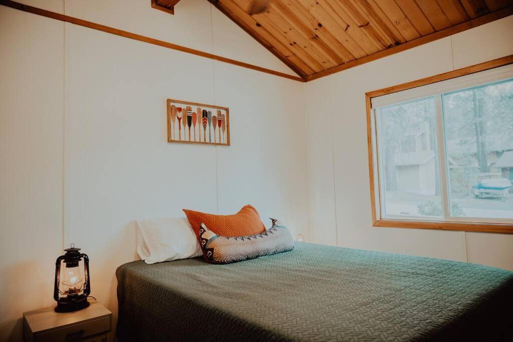 Pine Haus- a mountain retreat close to Snow Summit view 4