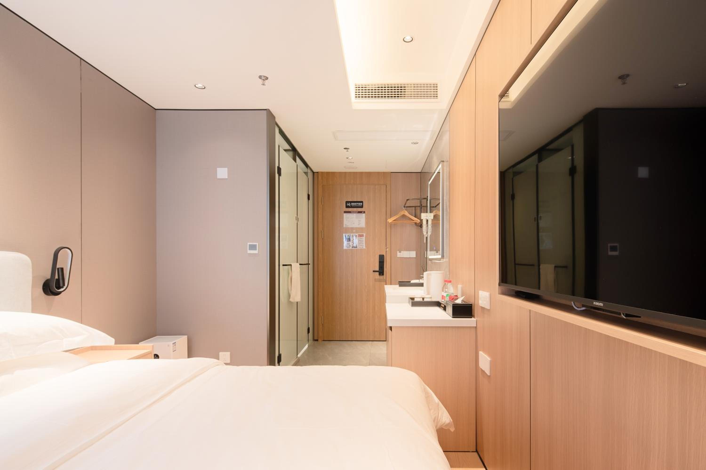 Dayin Youth Hostel - Old Town & People's Square& Rail Hub -Social Area -Bar -Café -Gym -Free Laundry Luggage Storage -24H Front Desk -English Service