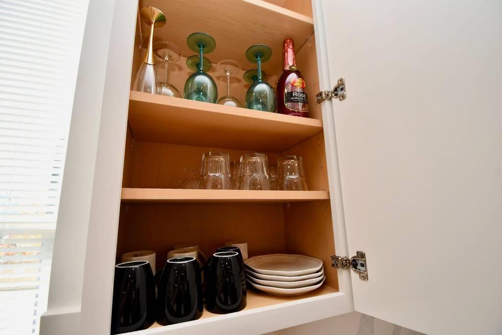 BlissHaven Luxe & Spacious in Downtown Houston with Soaking Tub ,Rooftop and free Parking view 4