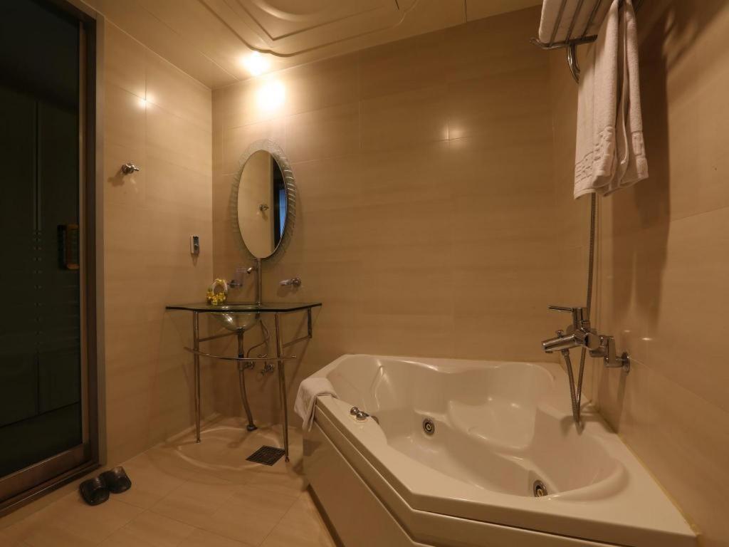 Metro Tourist Hotel Cheonan view 3