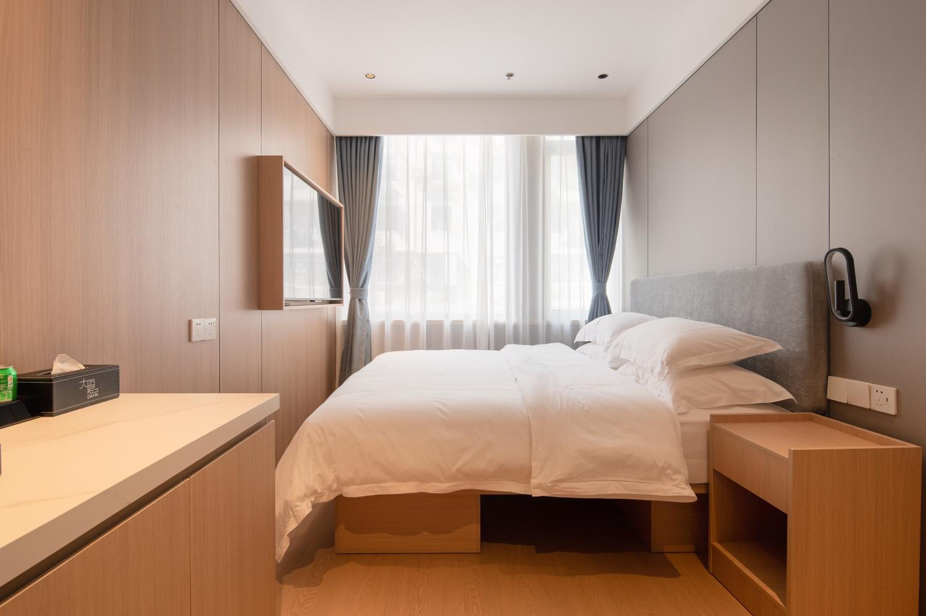 Dayin Youth Hostel - Old Town & People's Square& Rail Hub -Social Area -Bar -Café -Gym -Free Laundry Luggage Storage -24H Front Desk -English Service