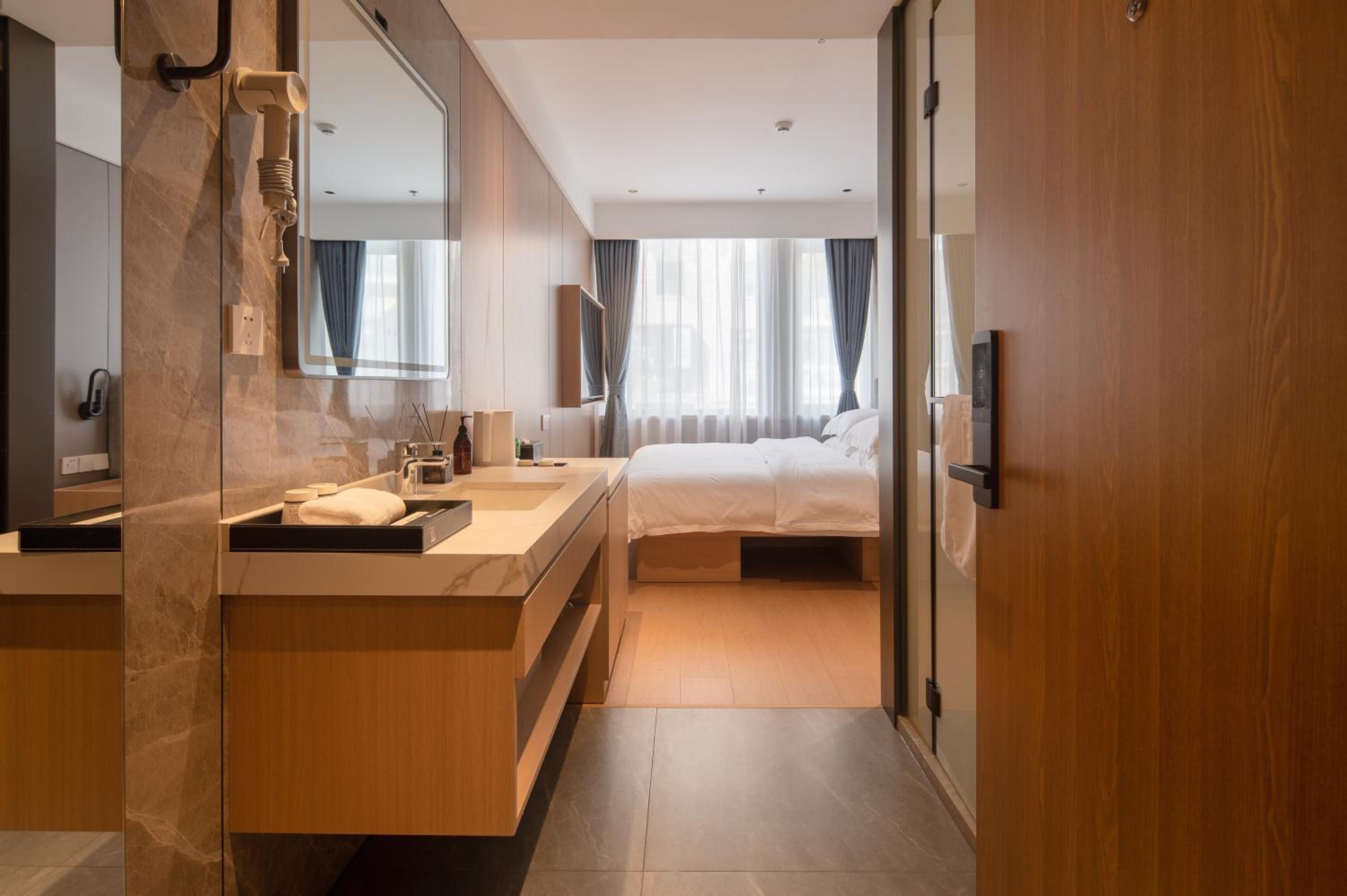Dayin Youth Hostel - Old Town & People's Square& Rail Hub -Social Area -Bar -Café -Gym -Free Laundry Luggage Storage -24H Front Desk -English Service