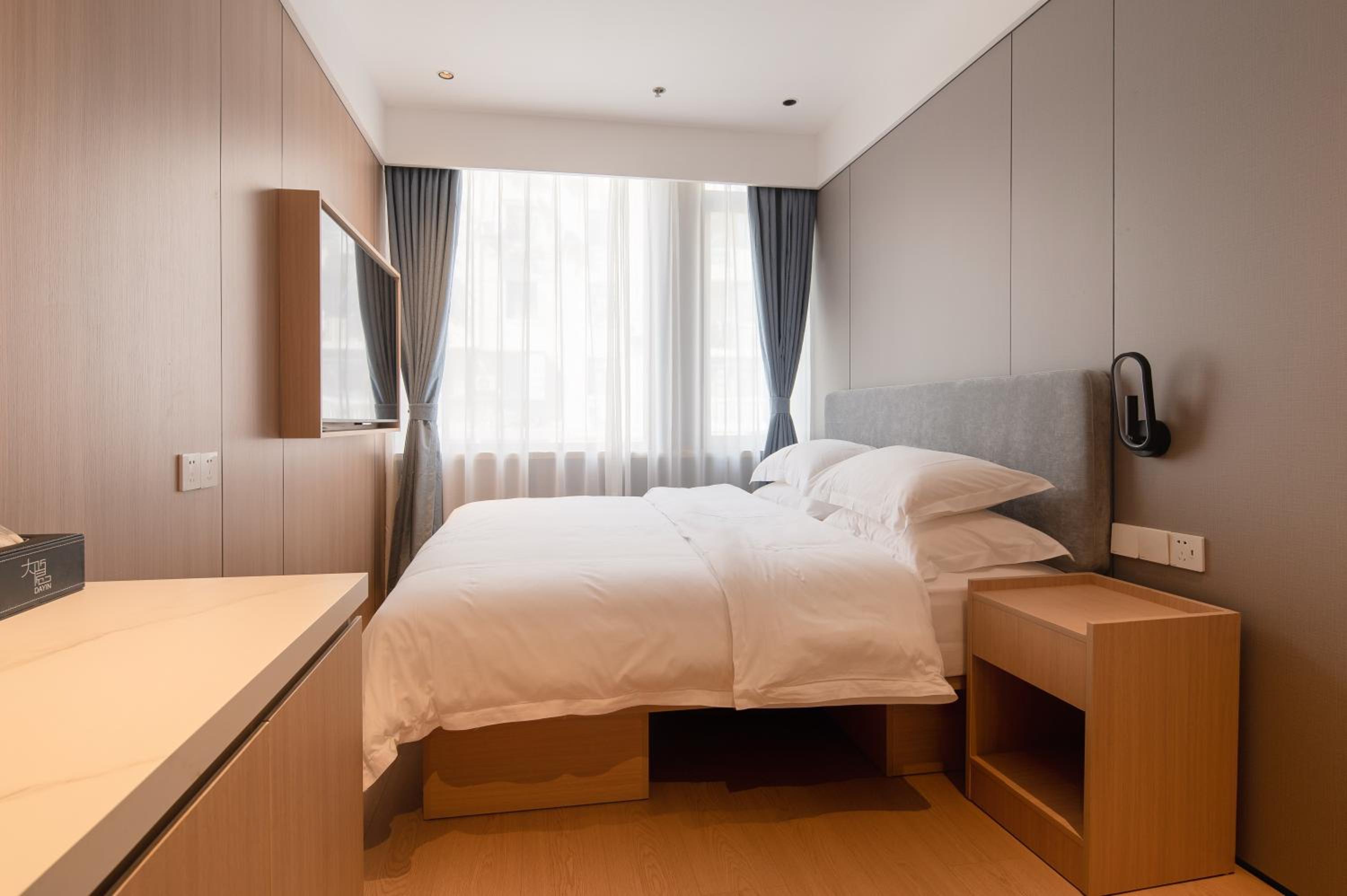 Dayin Youth Hostel - Old Town & People's Square& Rail Hub -Social Area -Bar -Café -Gym -Free Laundry Luggage Storage -24H Front Desk -English Service
