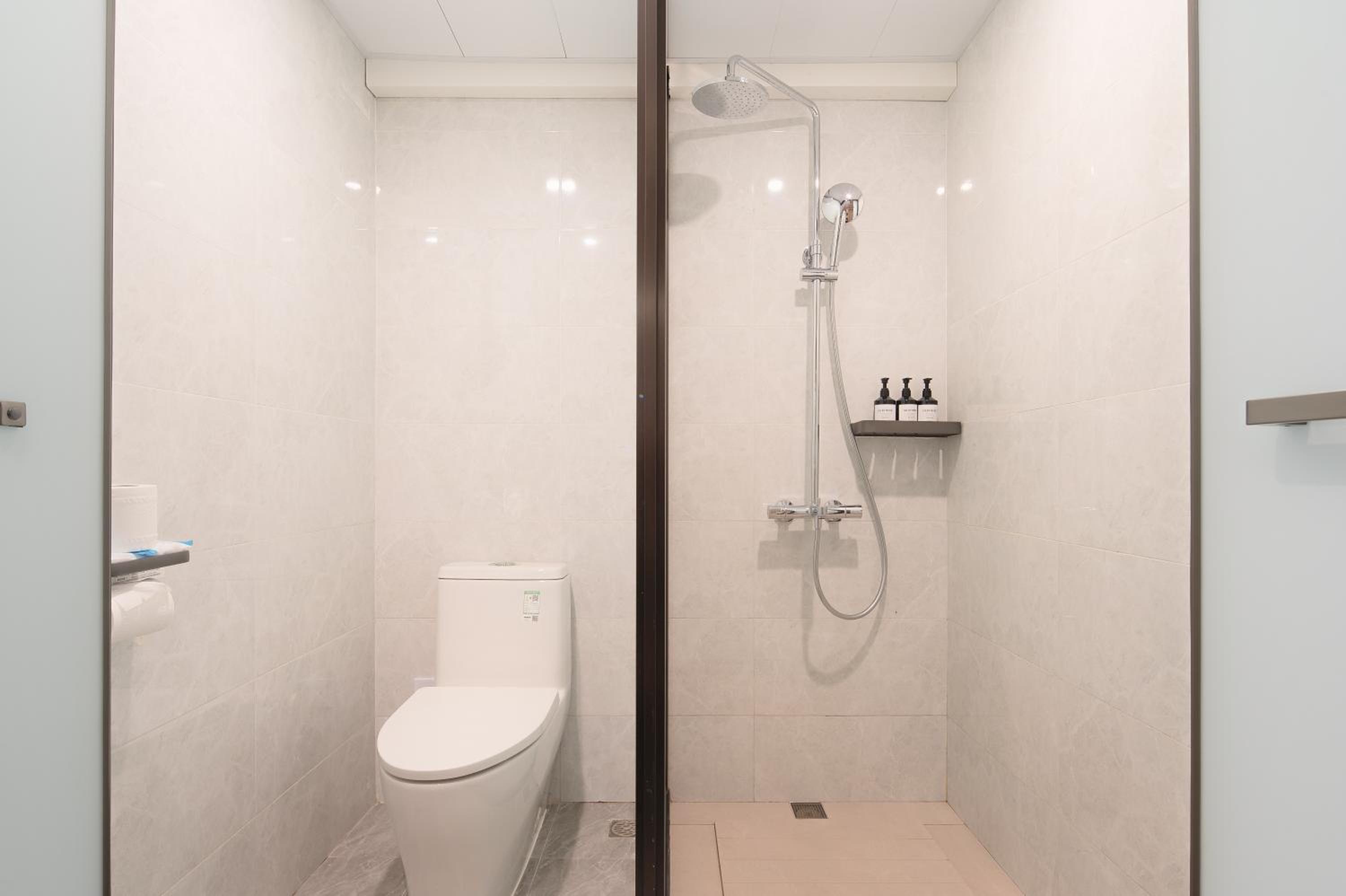 Dayin Youth Hostel - Old Town & People's Square& Rail Hub -Social Area -Bar -Café -Gym -Free Laundry Luggage Storage -24H Front Desk -English Service