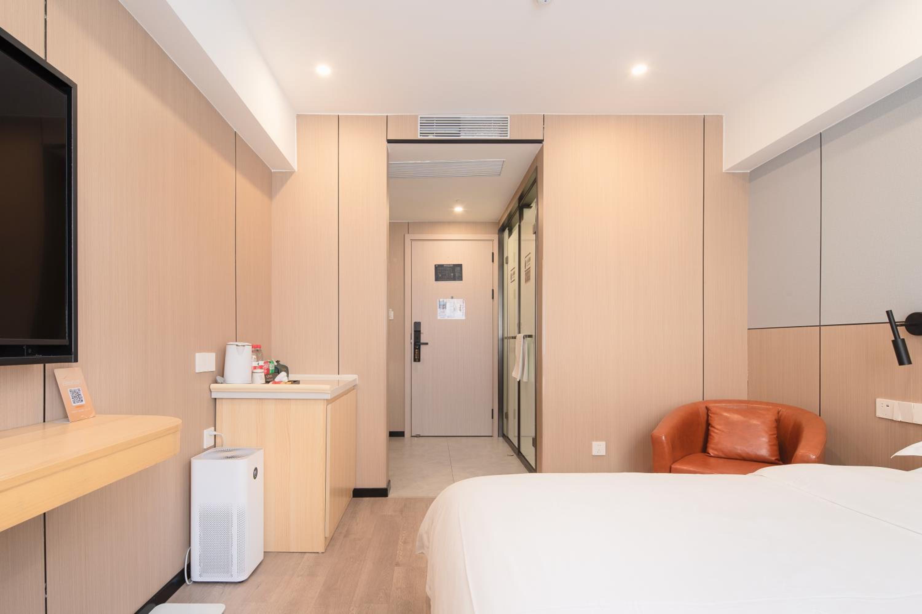 Dayin Youth Hostel - Old Town & People's Square& Rail Hub -Social Area -Bar -Café -Gym -Free Laundry Luggage Storage -24H Front Desk -English Service
