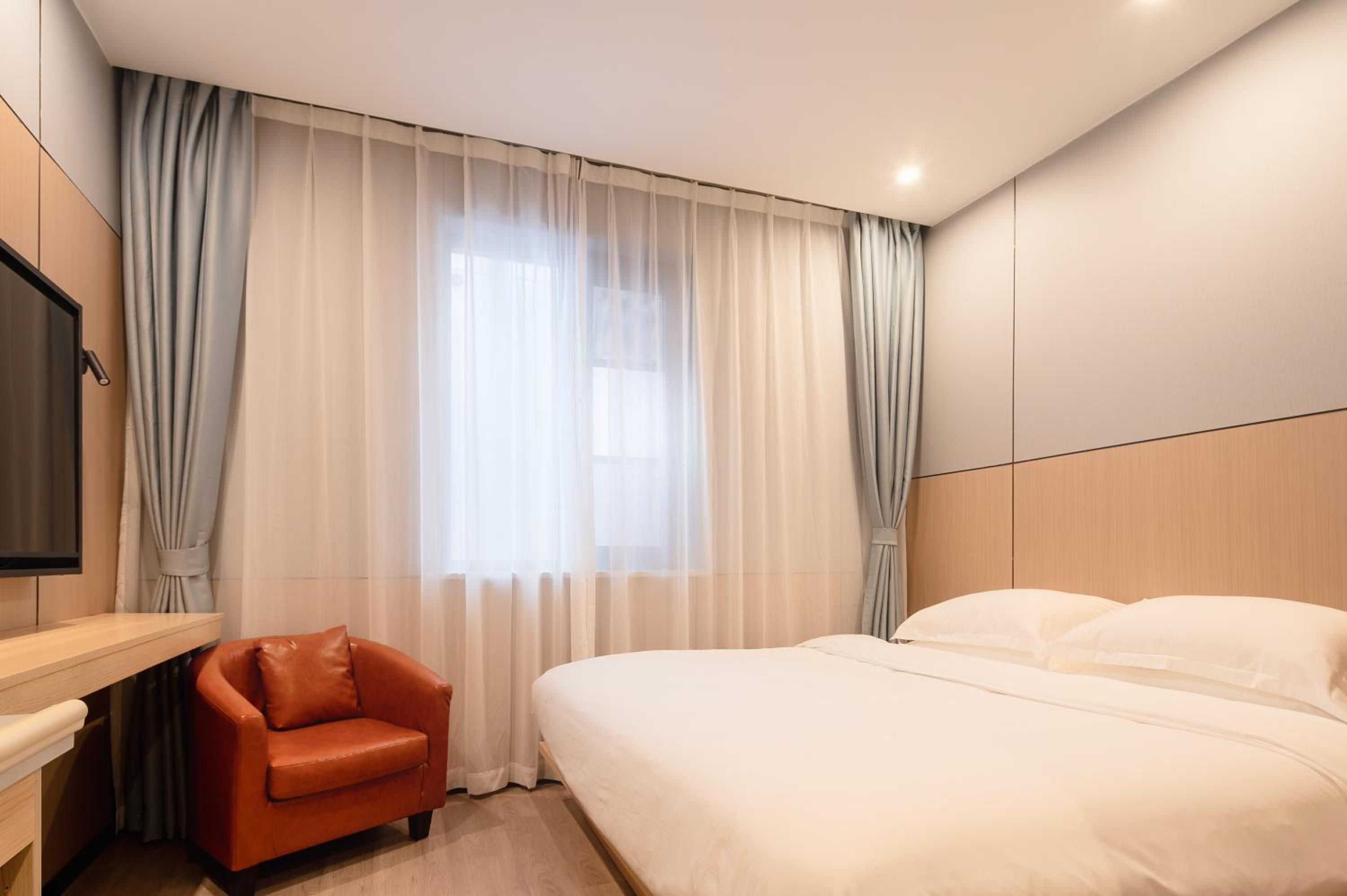 Dayin Youth Hostel - Old Town & People's Square& Rail Hub -Social Area -Bar -Café -Gym -Free Laundry Luggage Storage -24H Front Desk -English Service