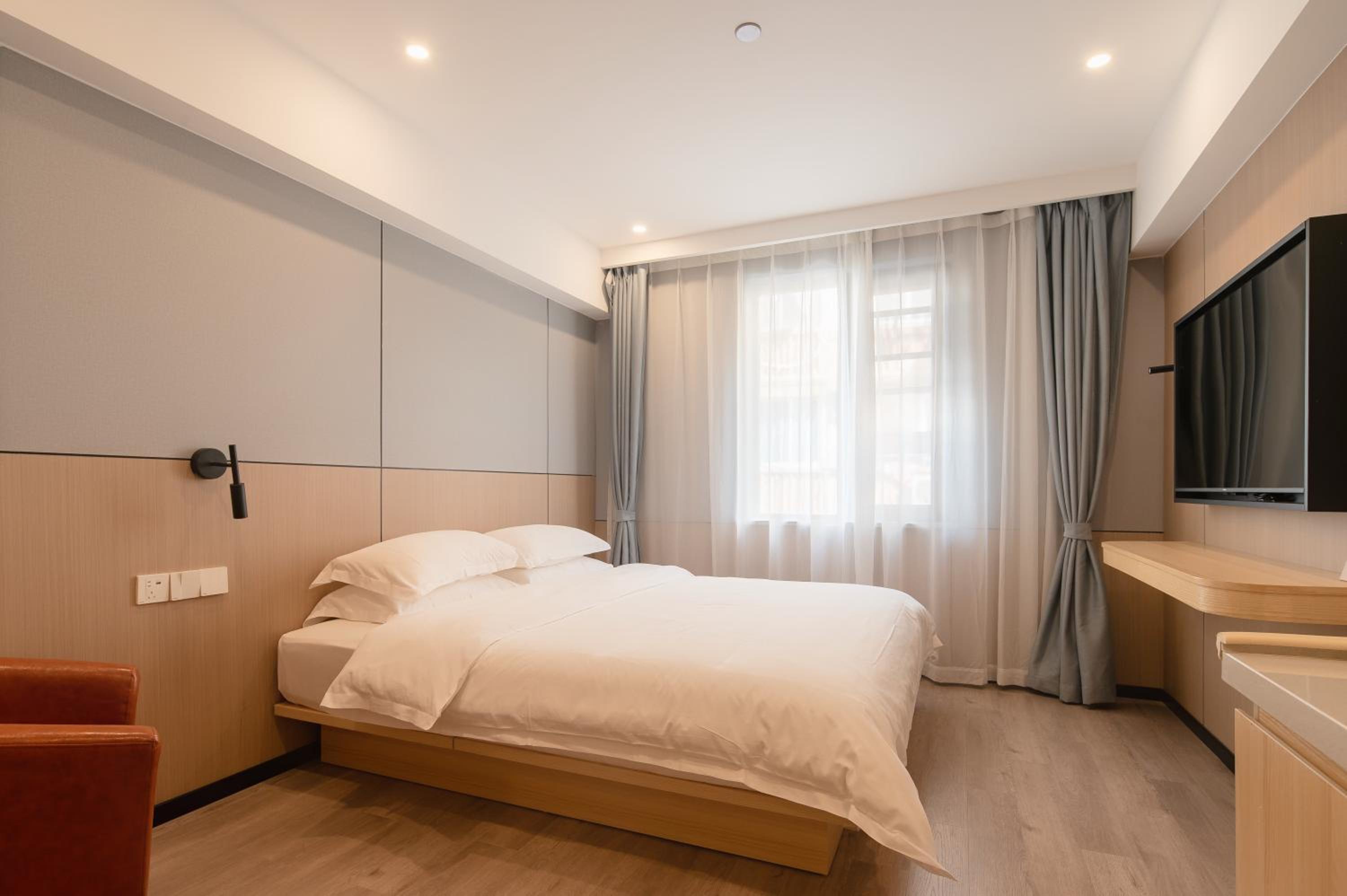 Dayin Youth Hostel - Old Town & People's Square& Rail Hub -Social Area -Bar -Café -Gym -Free Laundry Luggage Storage -24H Front Desk -English Service