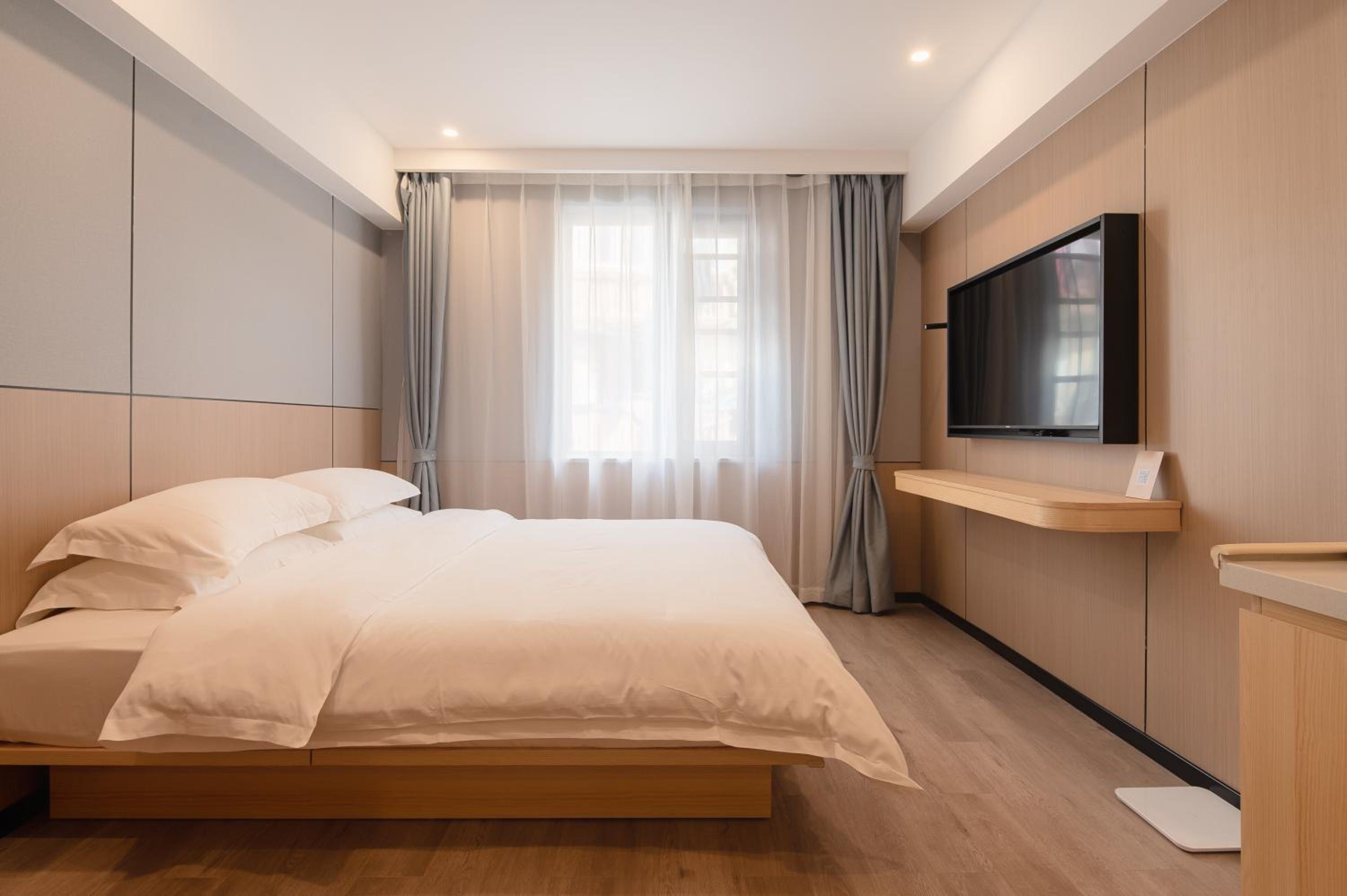 Dayin Youth Hostel - Old Town & People's Square& Rail Hub -Social Area -Bar -Café -Gym -Free Laundry Luggage Storage -24H Front Desk -English Service