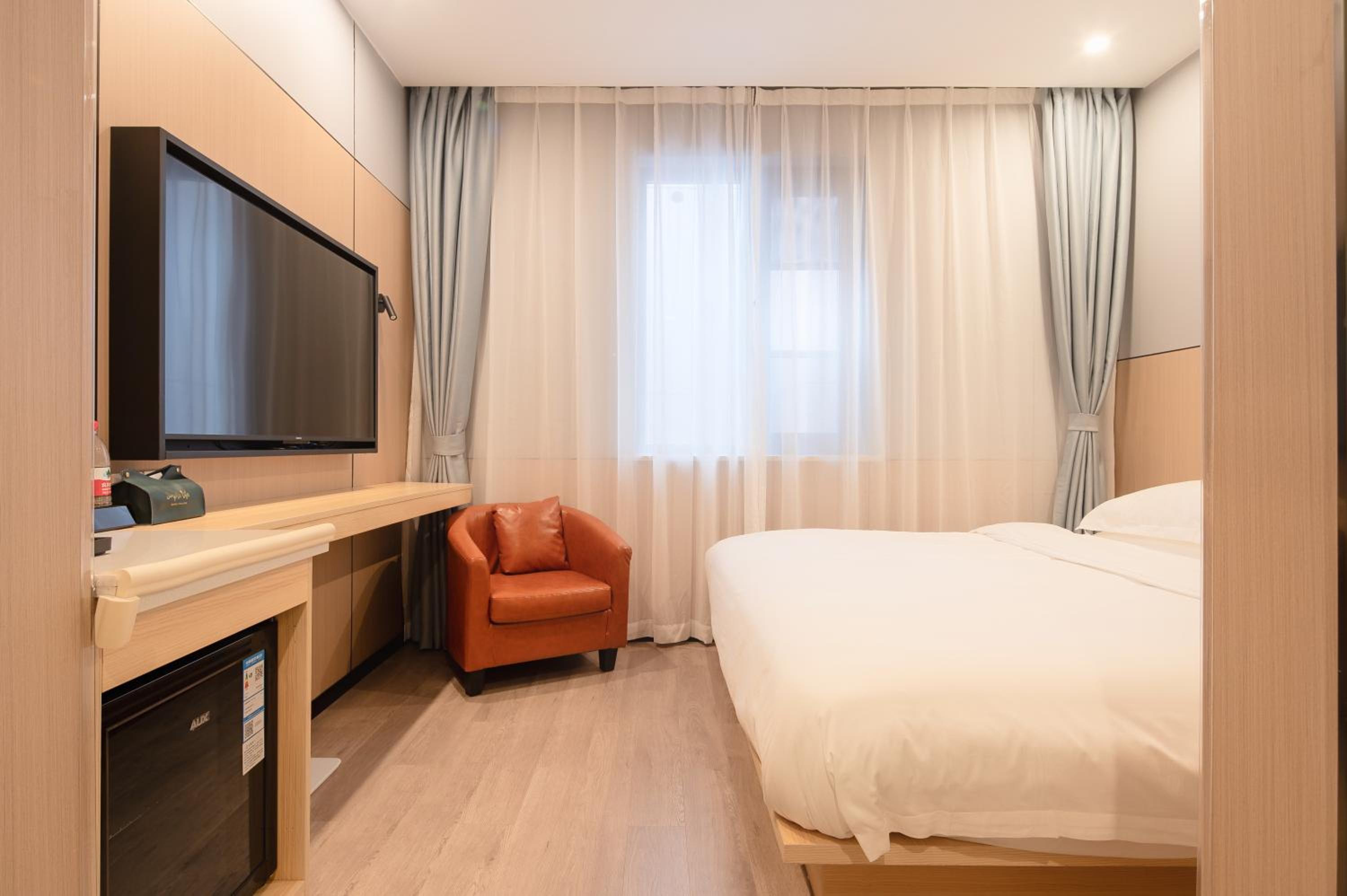 Dayin Youth Hostel - Old Town & People's Square& Rail Hub -Social Area -Bar -Café -Gym -Free Laundry Luggage Storage -24H Front Desk -English Service
