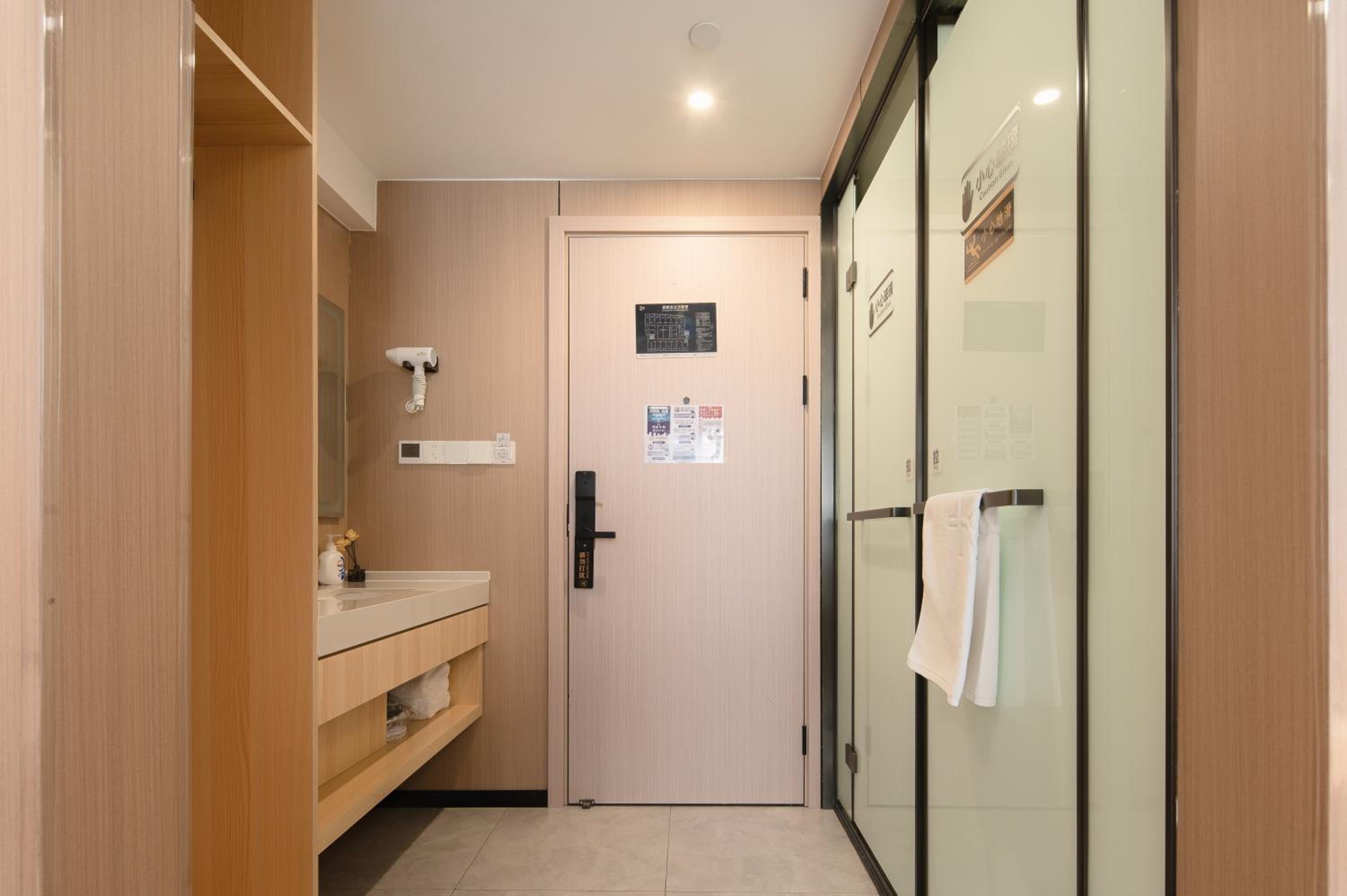 Dayin Youth Hostel - Old Town & People's Square& Rail Hub -Social Area -Bar -Café -Gym -Free Laundry Luggage Storage -24H Front Desk -English Service