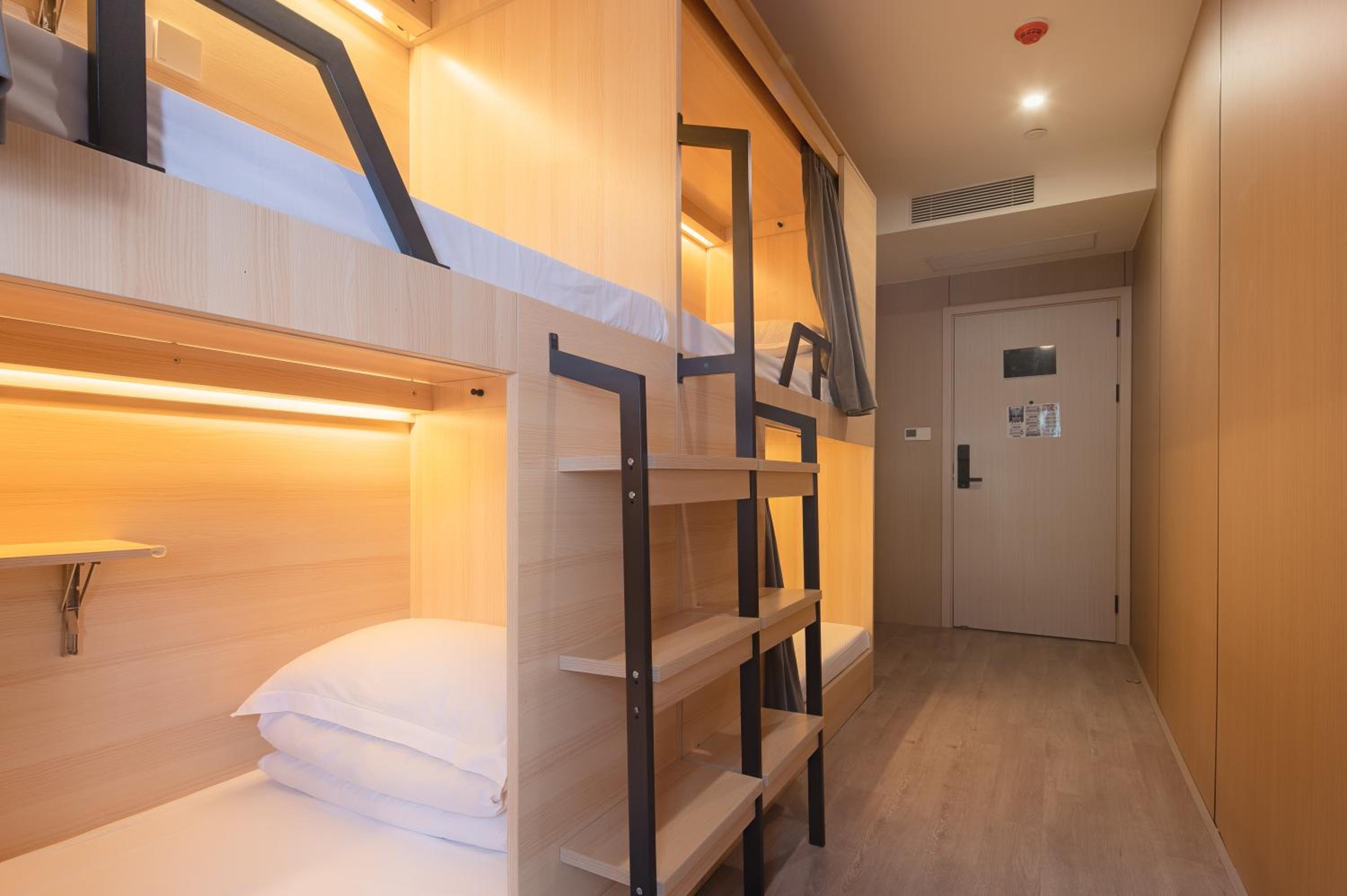 Dayin Youth Hostel - Old Town & People's Square& Rail Hub -Social Area -Bar -Café -Gym -Free Laundry Luggage Storage -24H Front Desk -English Service