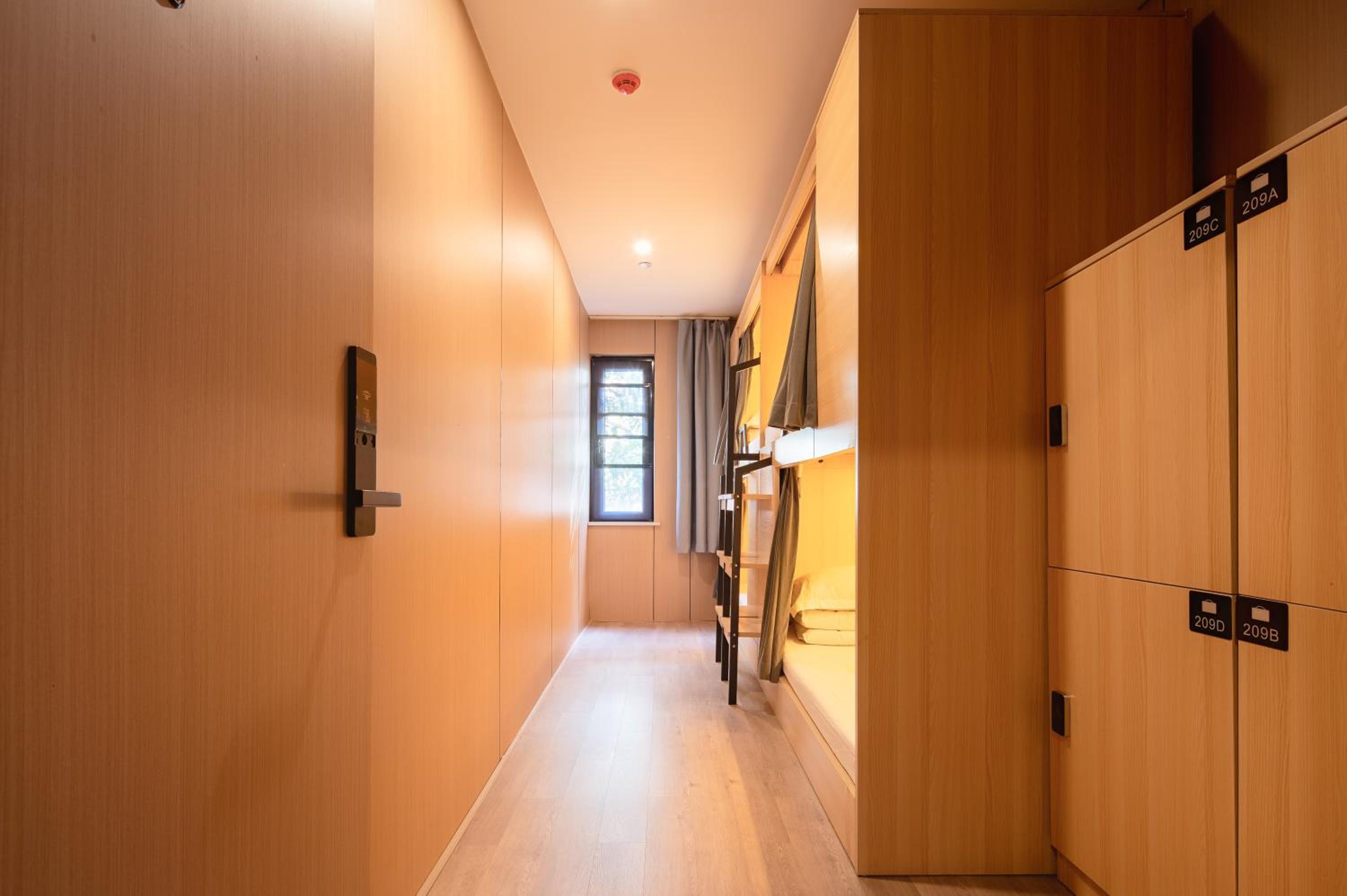 Dayin Youth Hostel - Old Town & People's Square& Rail Hub -Social Area -Bar -Café -Gym -Free Laundry Luggage Storage -24H Front Desk -English Service
