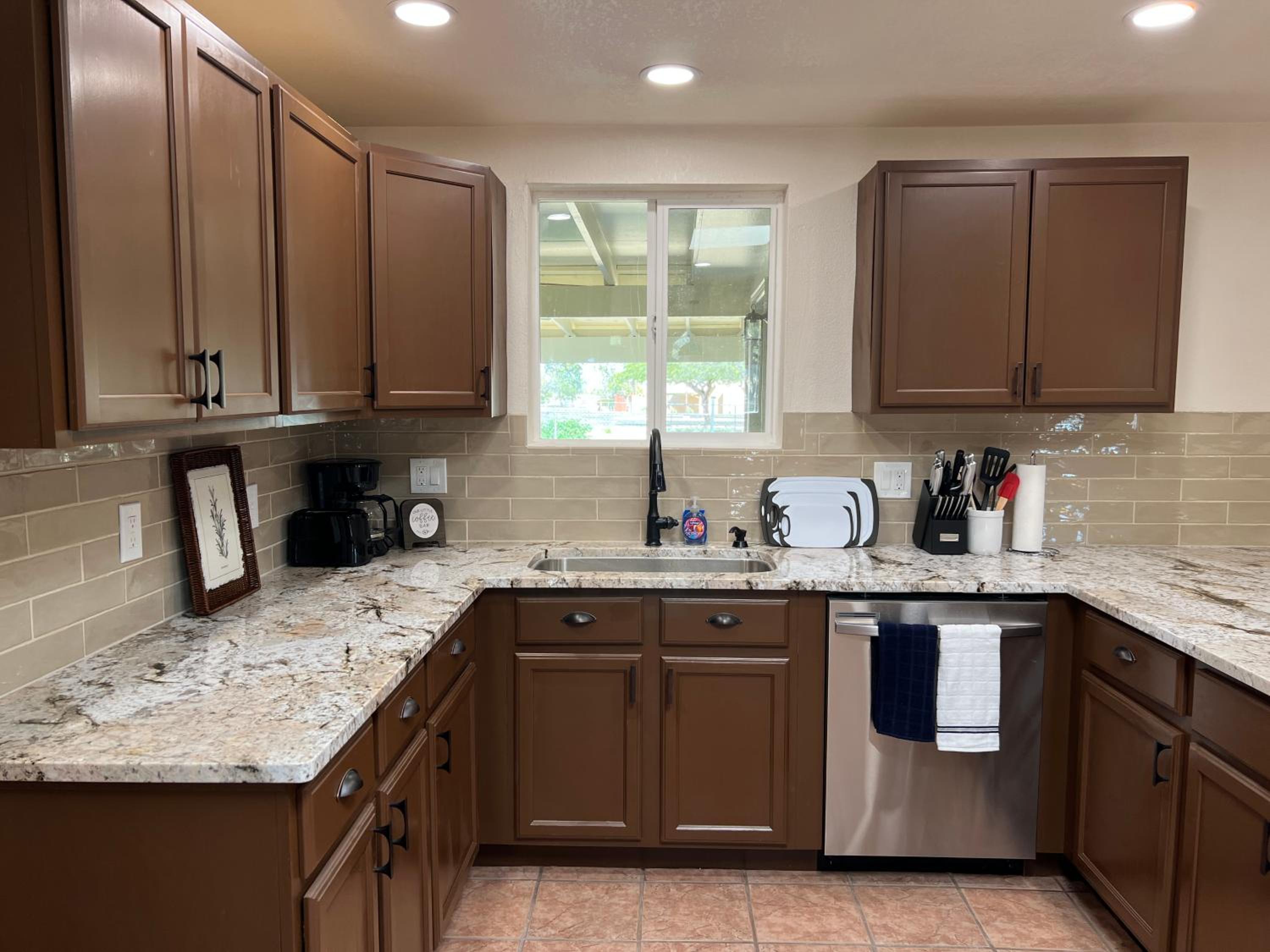 l NEW l 5BR 3BTH Large, Modern, Private Home l Central LOC view 2