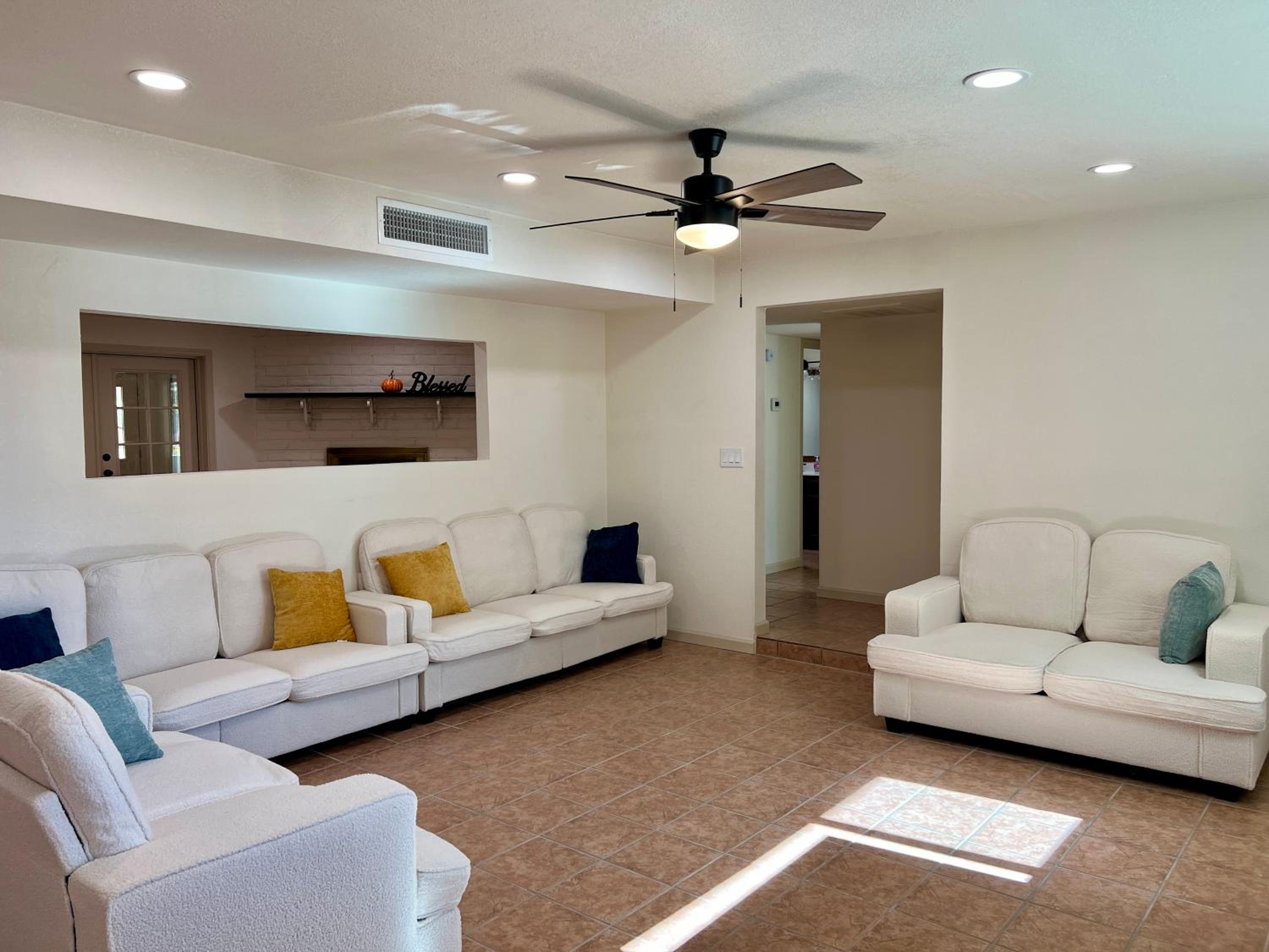 l NEW l 5BR 3BTH Large, Modern, Private Home l Central LOC view 5