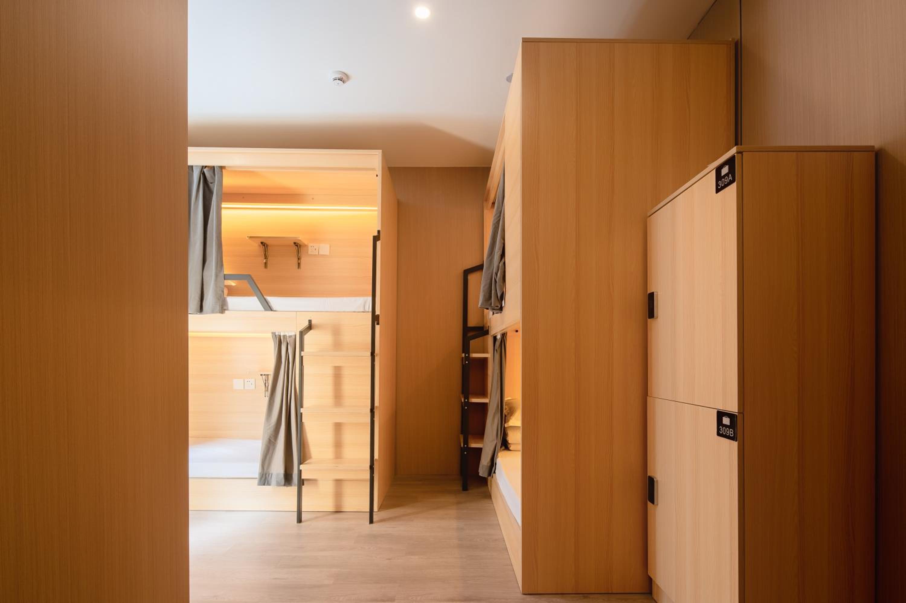 Dayin Youth Hostel - Old Town & People's Square& Rail Hub -Social Area -Bar -Café -Gym -Free Laundry Luggage Storage -24H Front Desk -English Service