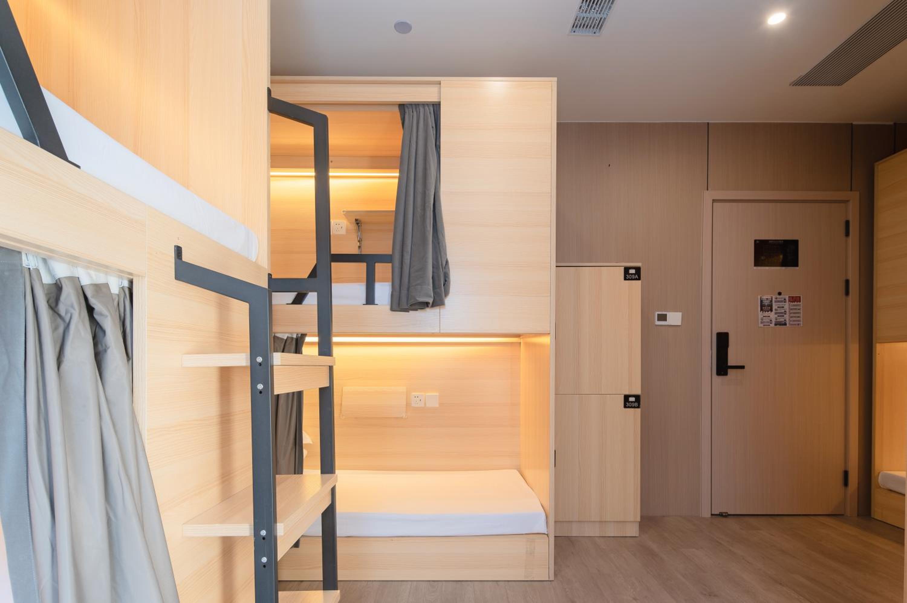 Dayin Youth Hostel - Old Town & People's Square& Rail Hub -Social Area -Bar -Café -Gym -Free Laundry Luggage Storage -24H Front Desk -English Service