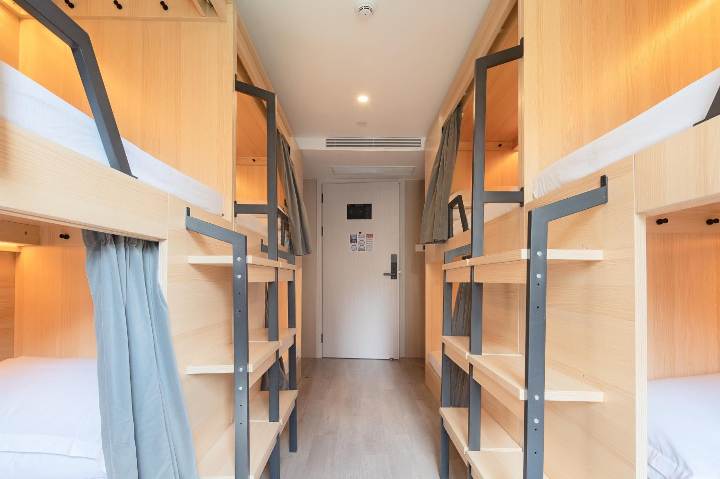 Dayin Youth Hostel - Old Town & People's Square& Rail Hub -Social Area -Bar -Café -Gym -Free Laundry Luggage Storage -24H Front Desk -English Service