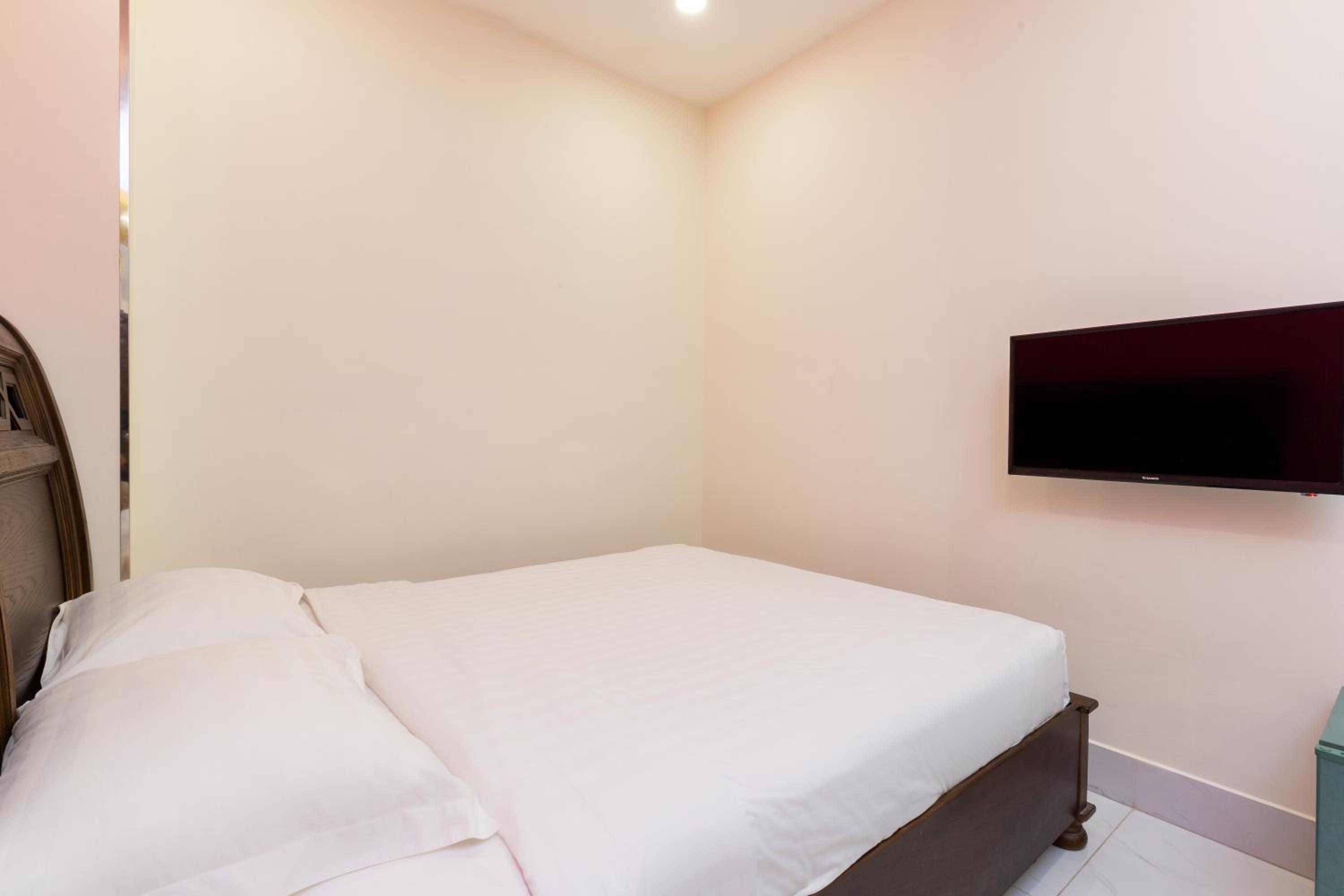 Tran Chau Hotel SG - by BAY LUXURY