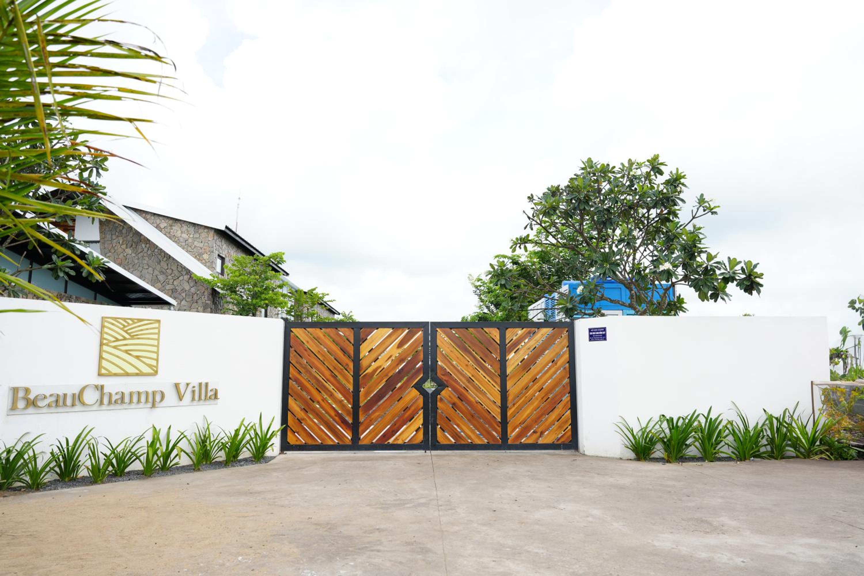 BEAUCHAMP VILLA