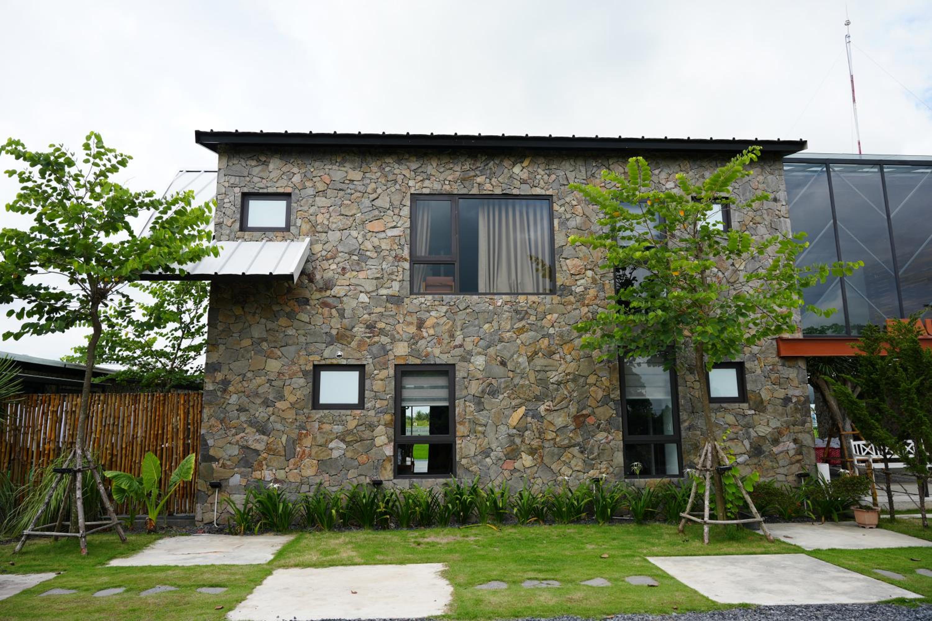 BEAUCHAMP VILLA