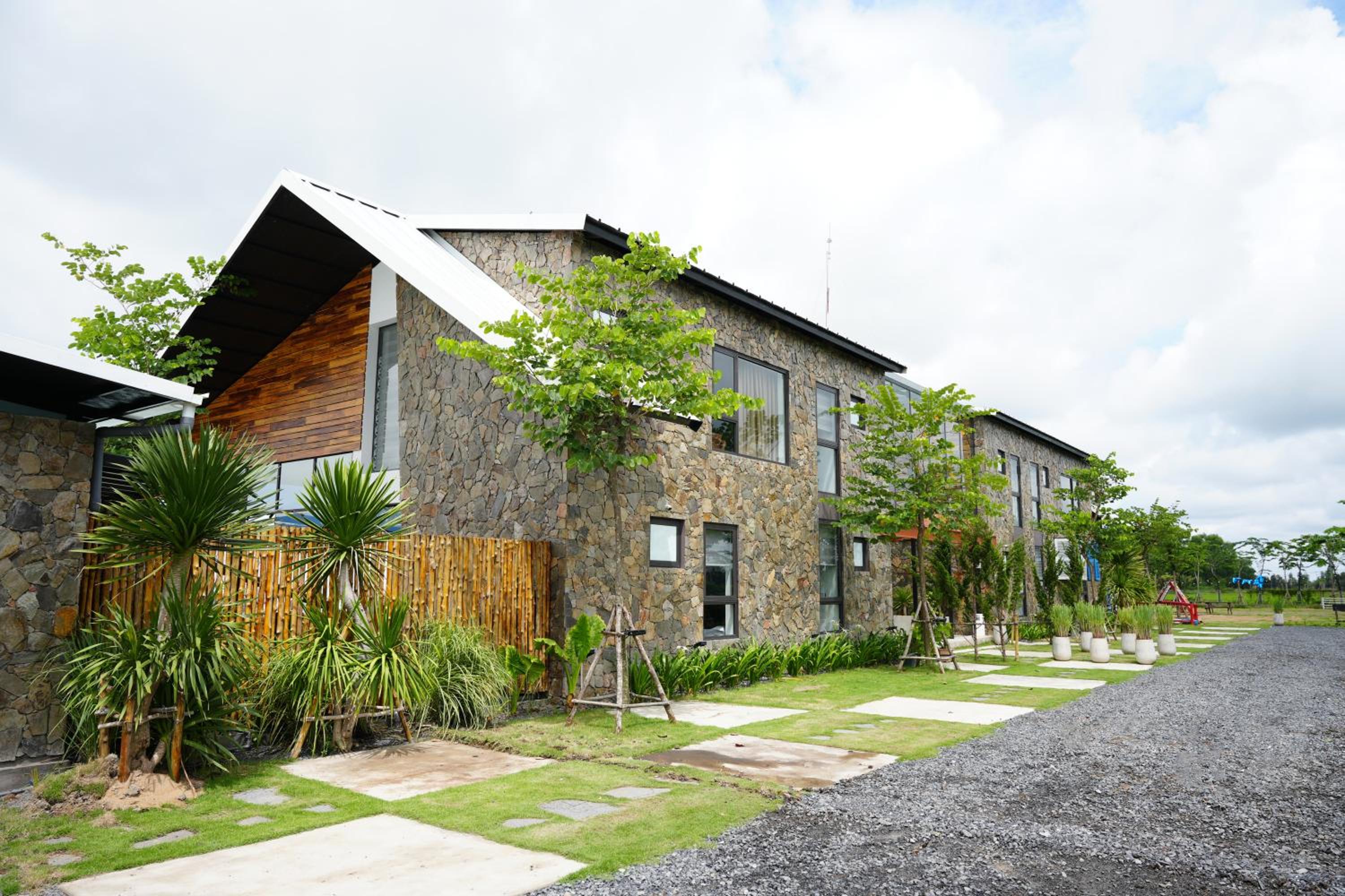 BEAUCHAMP VILLA