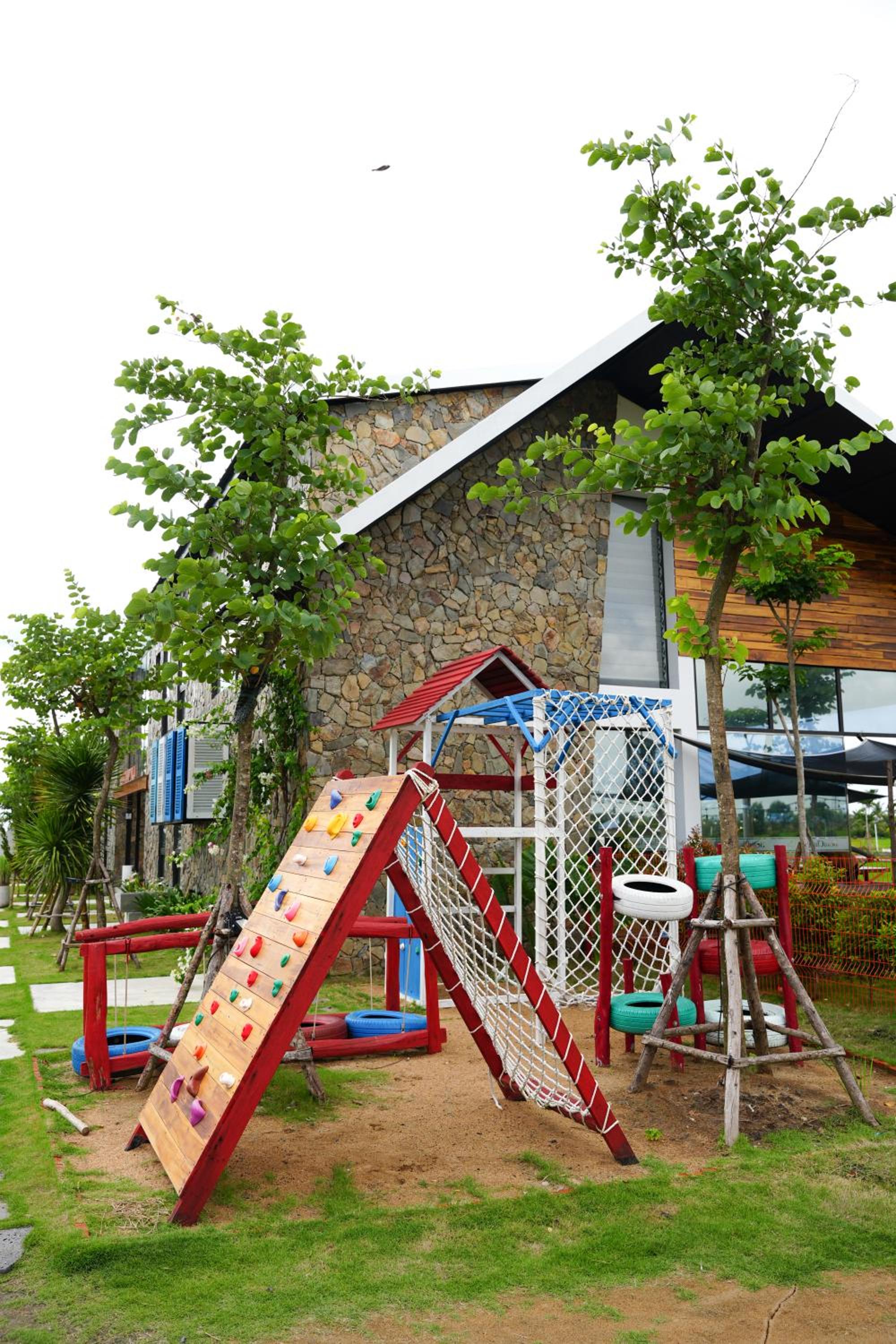 BEAUCHAMP VILLA