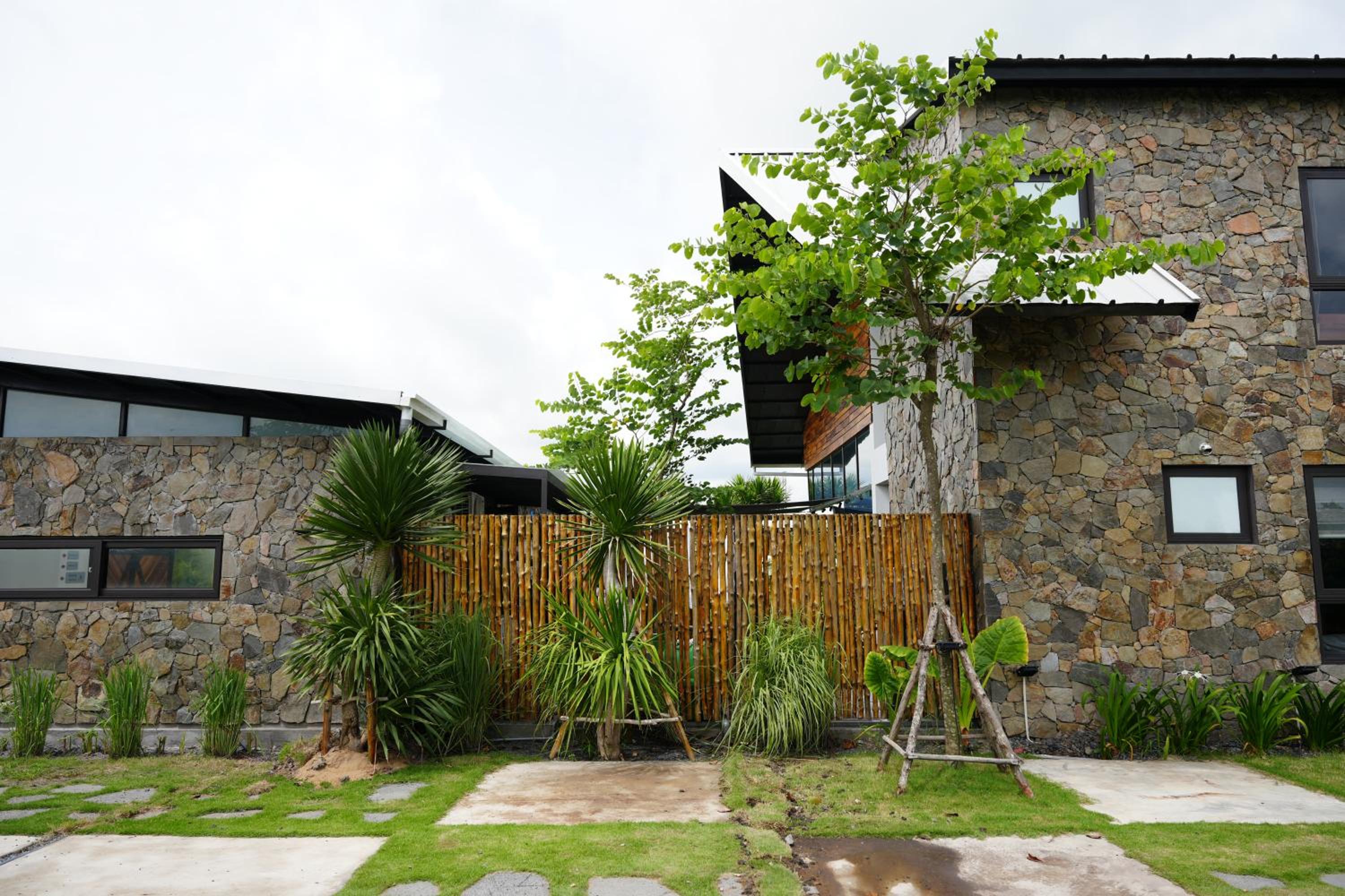 BEAUCHAMP VILLA