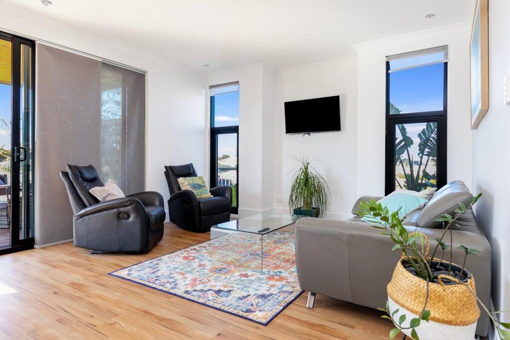 Two-Storey with Marina Views