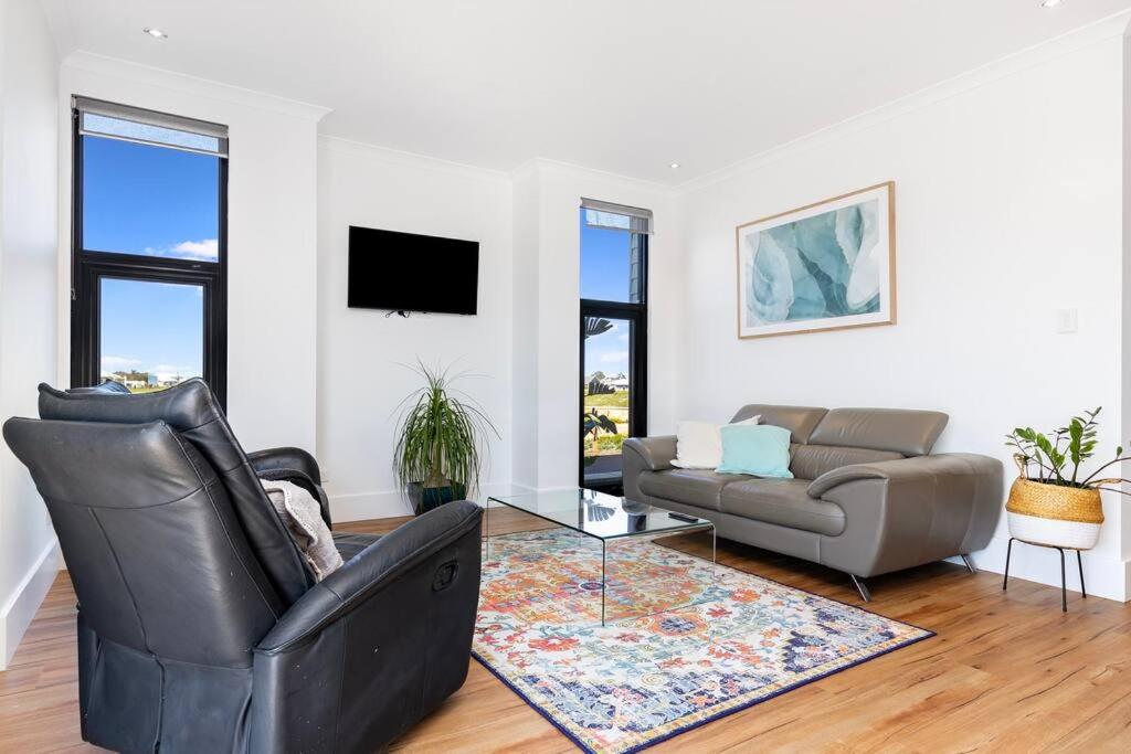 Two-Storey with Marina Views