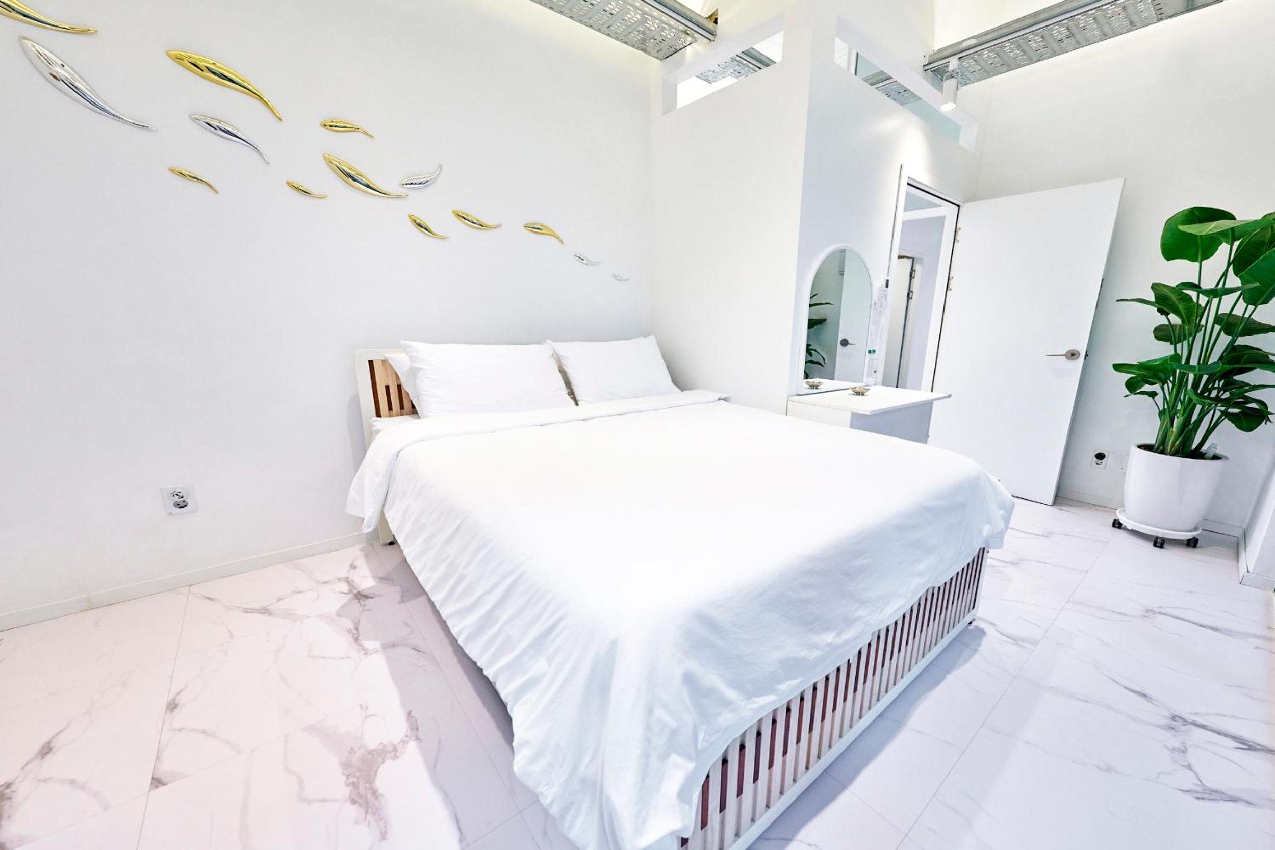 F9 Tailored Service Home near Hongik Univ Station