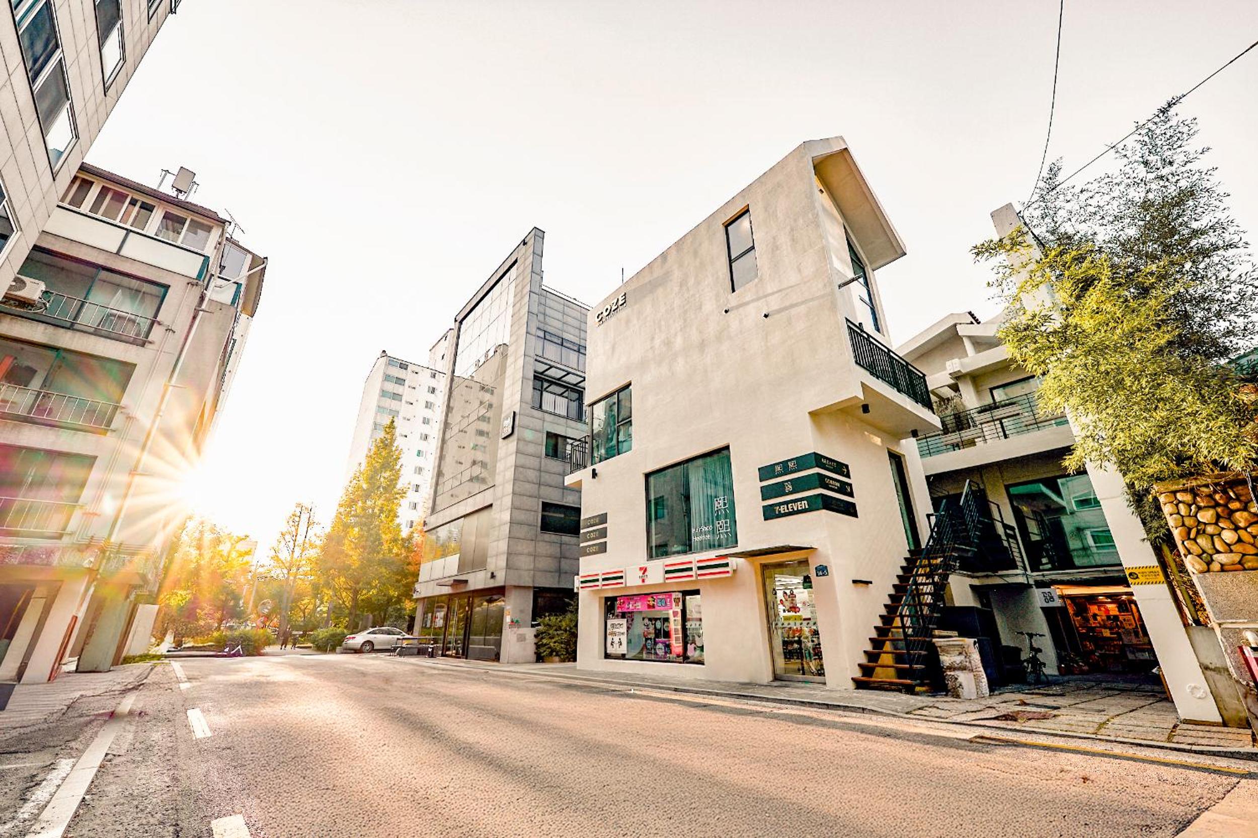 F9 Tailored Service Home near Hongik Univ Station