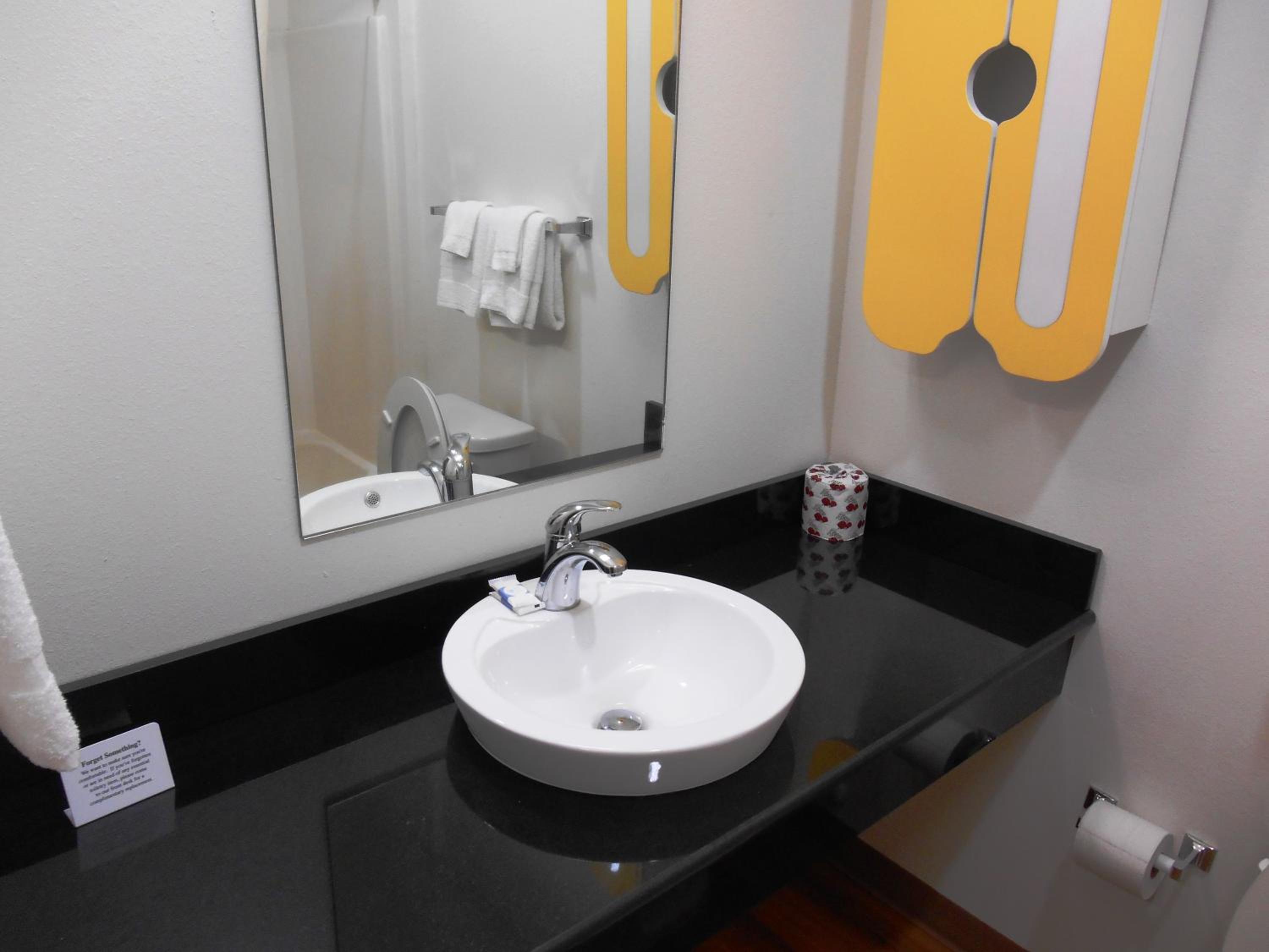 Super 8 by Wyndham Kenedy - Property Image 11