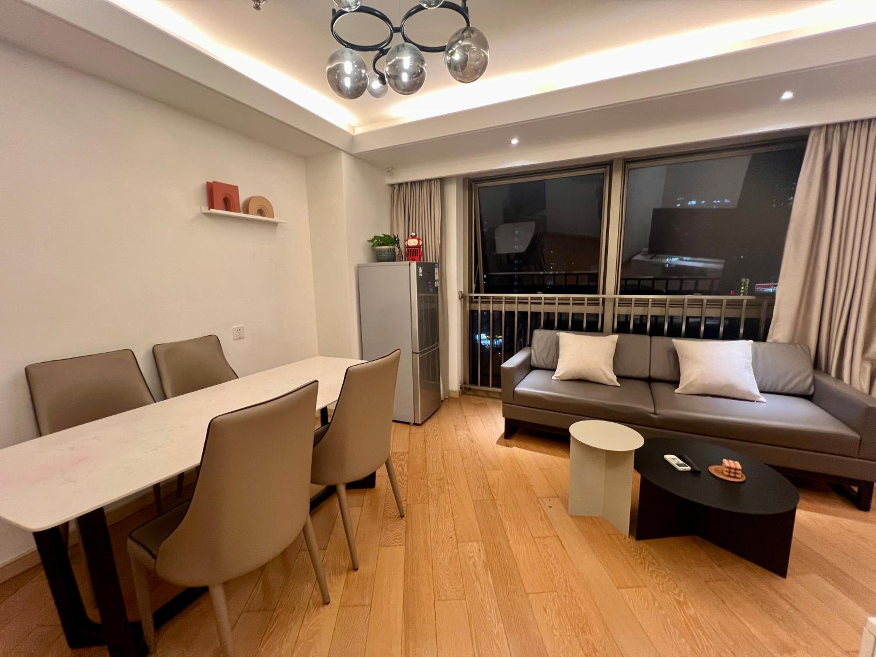 Shanghai Lerongju Boutique Apartment Metro Line 8 20meter