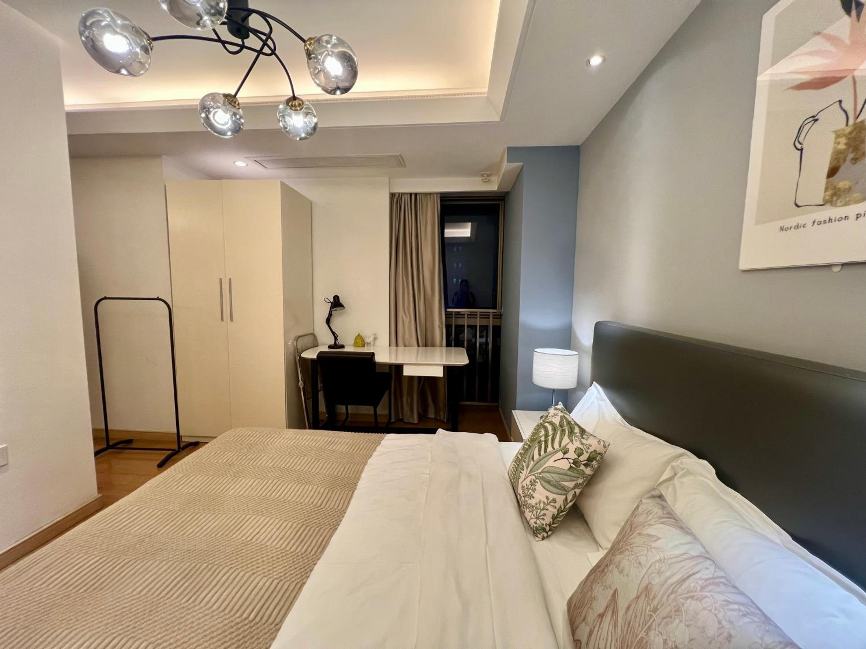 Shanghai Lerongju Boutique Apartment Metro Line 8 20meter
