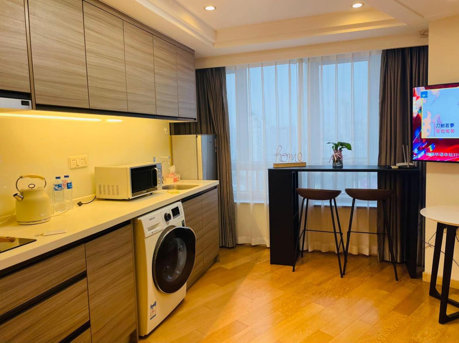 Shanghai Lerongju Boutique Apartment Metro Line 8 20meter