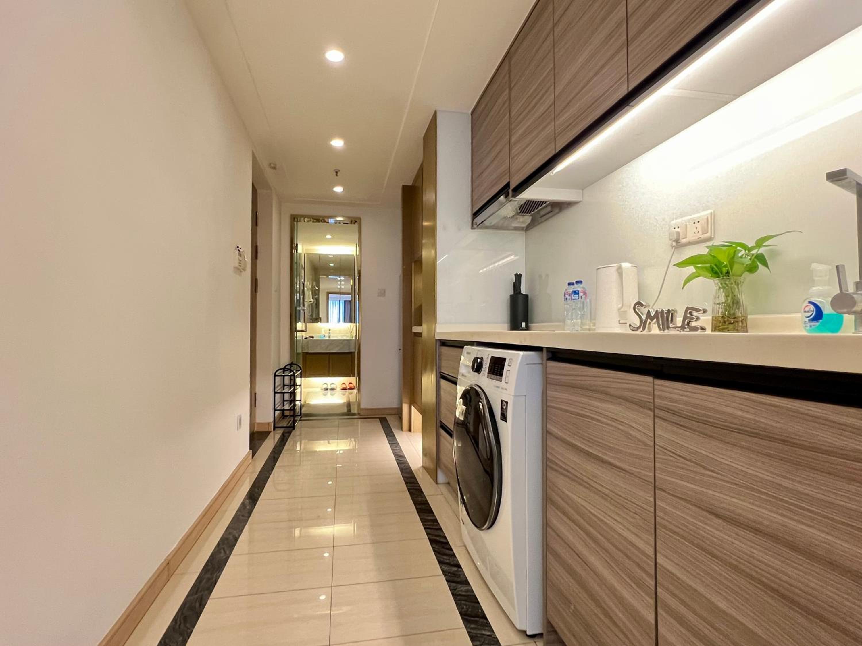 Shanghai Lerongju Boutique Apartment Metro Line 8 20meter