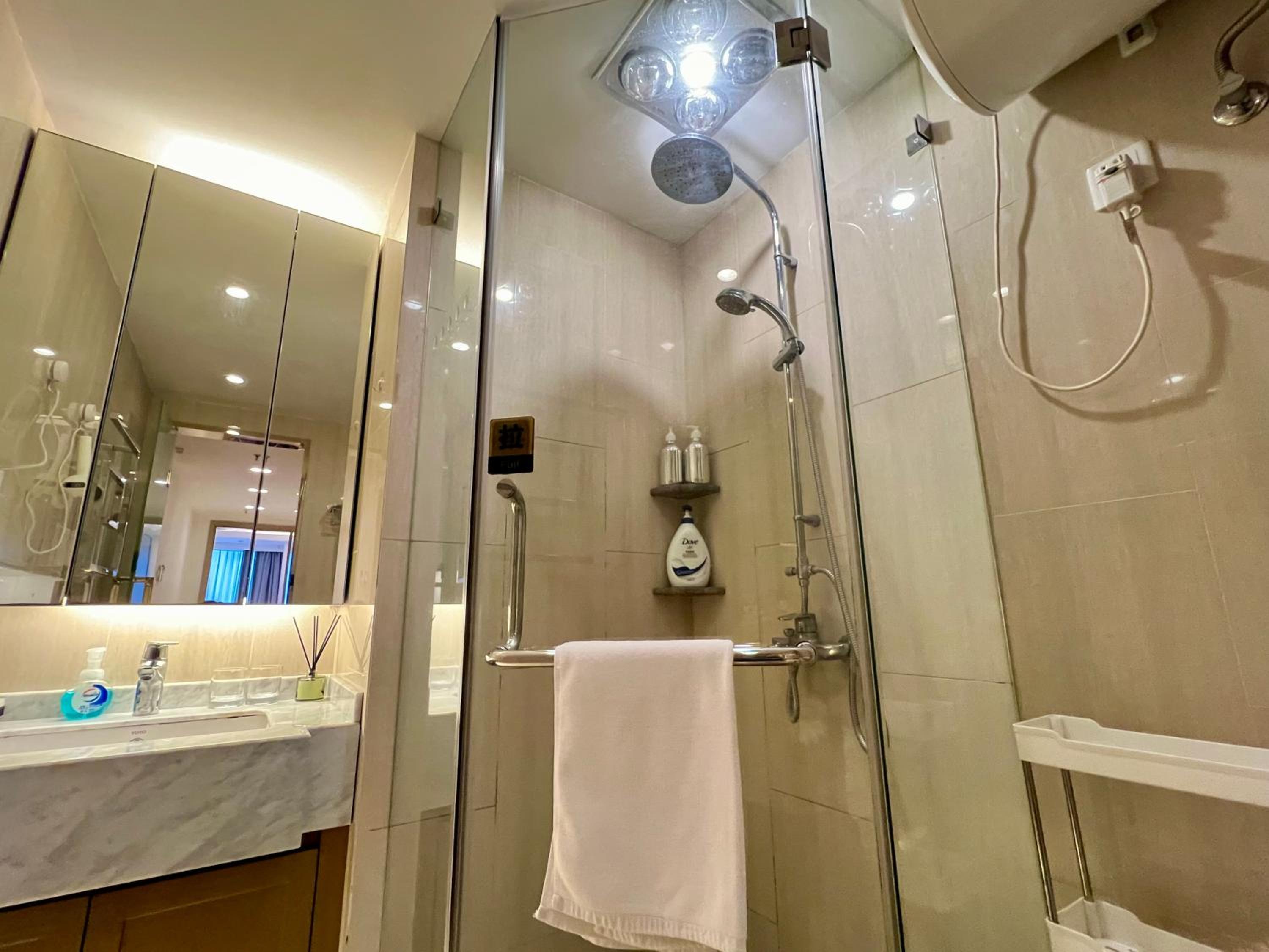 Shanghai Lerongju Boutique Apartment Metro Line 8 20meter