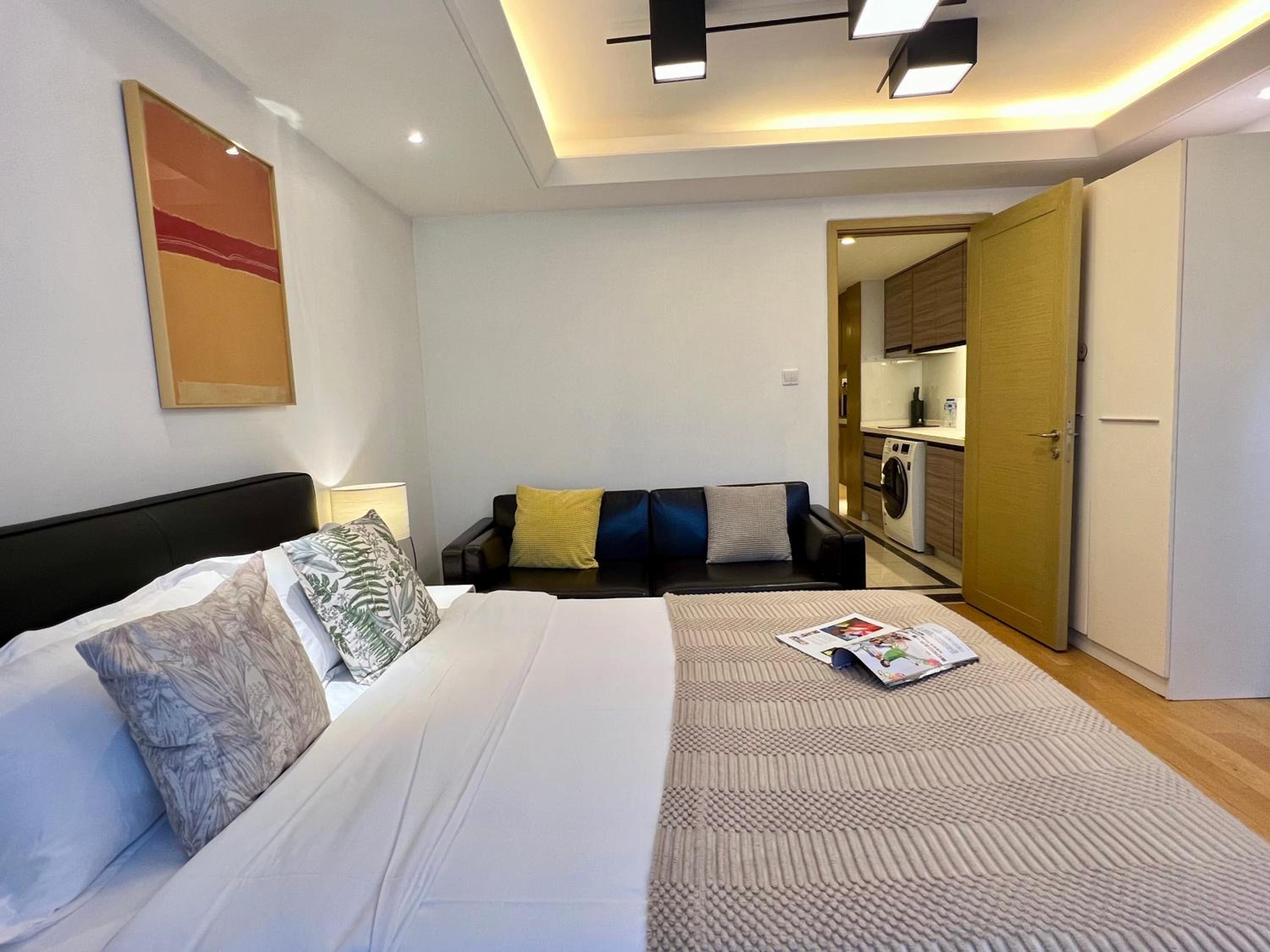 Shanghai Lerongju Boutique Apartment Metro Line 8 20meter