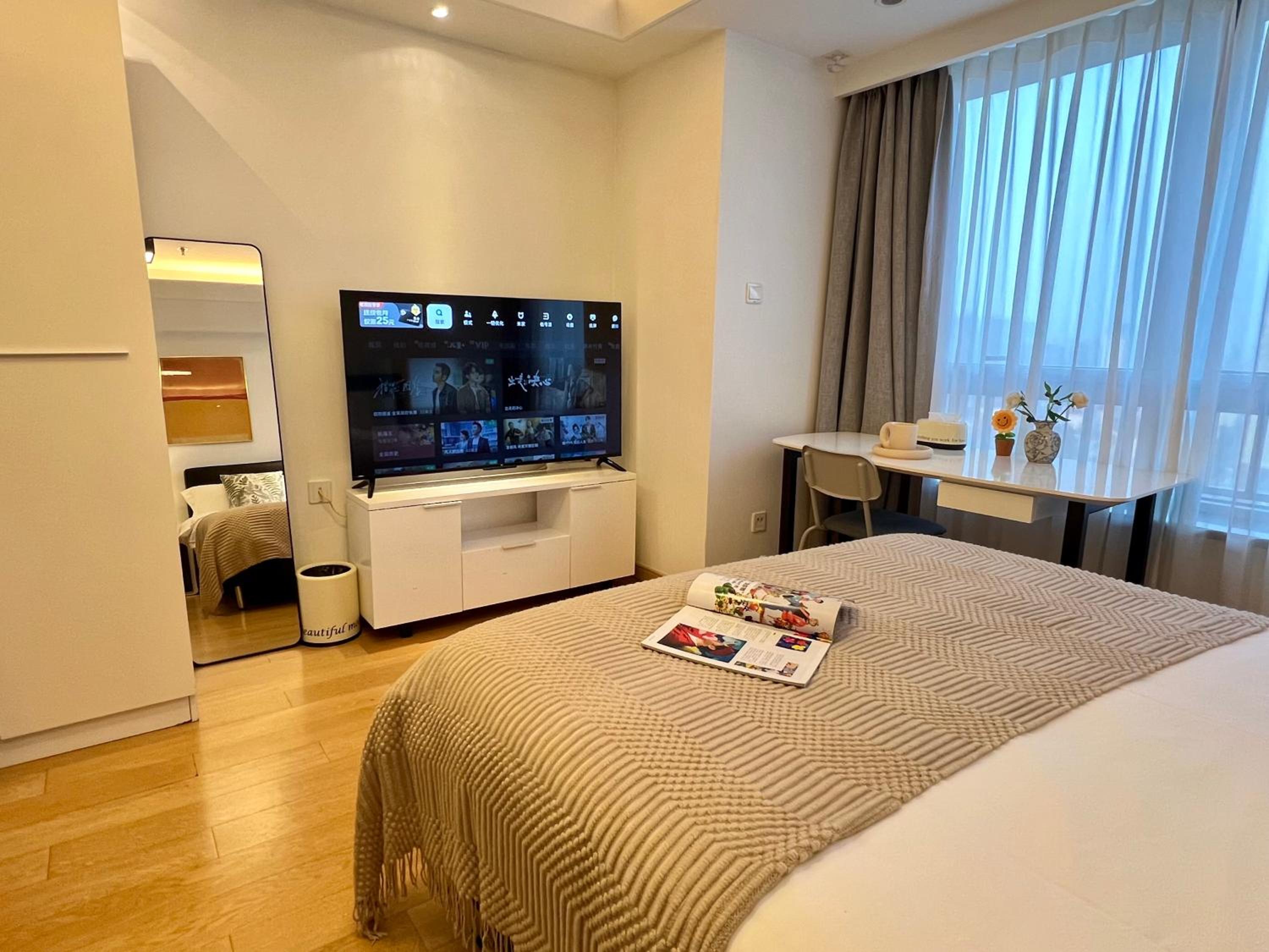 Shanghai Lerongju Boutique Apartment Metro Line 8 20meter