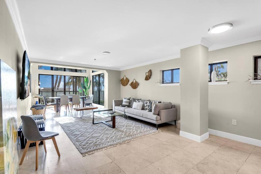 Ventur Loft 2-Story Beachfront Scenic Views view 3