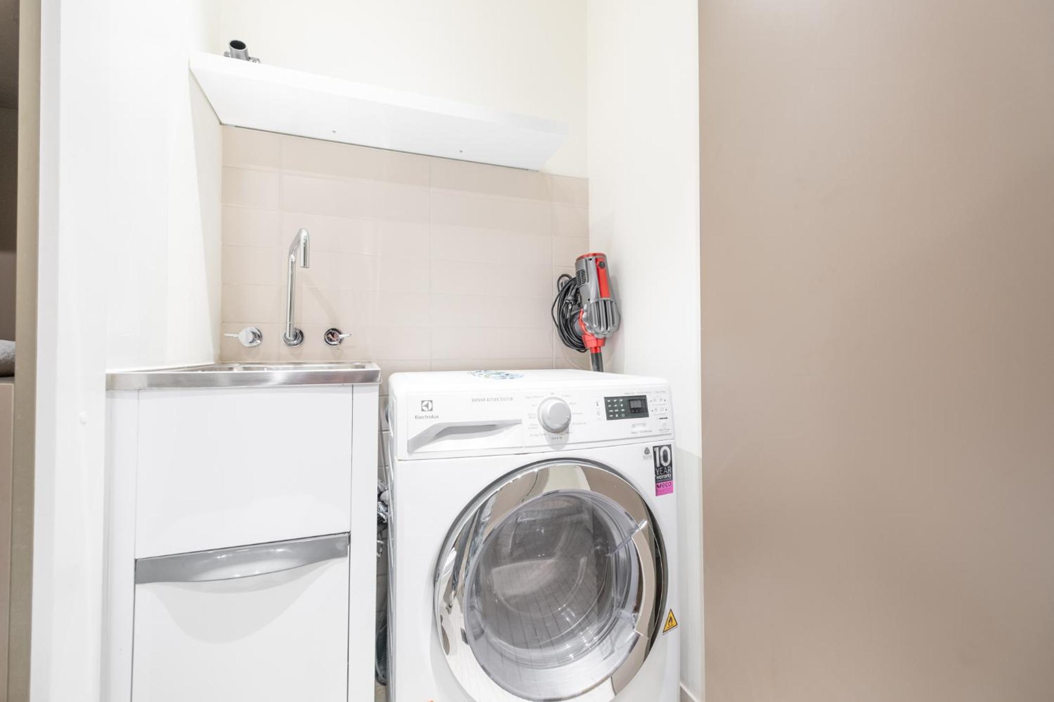 Immaculate 1BR apt in Docklands Pool Free Parking
