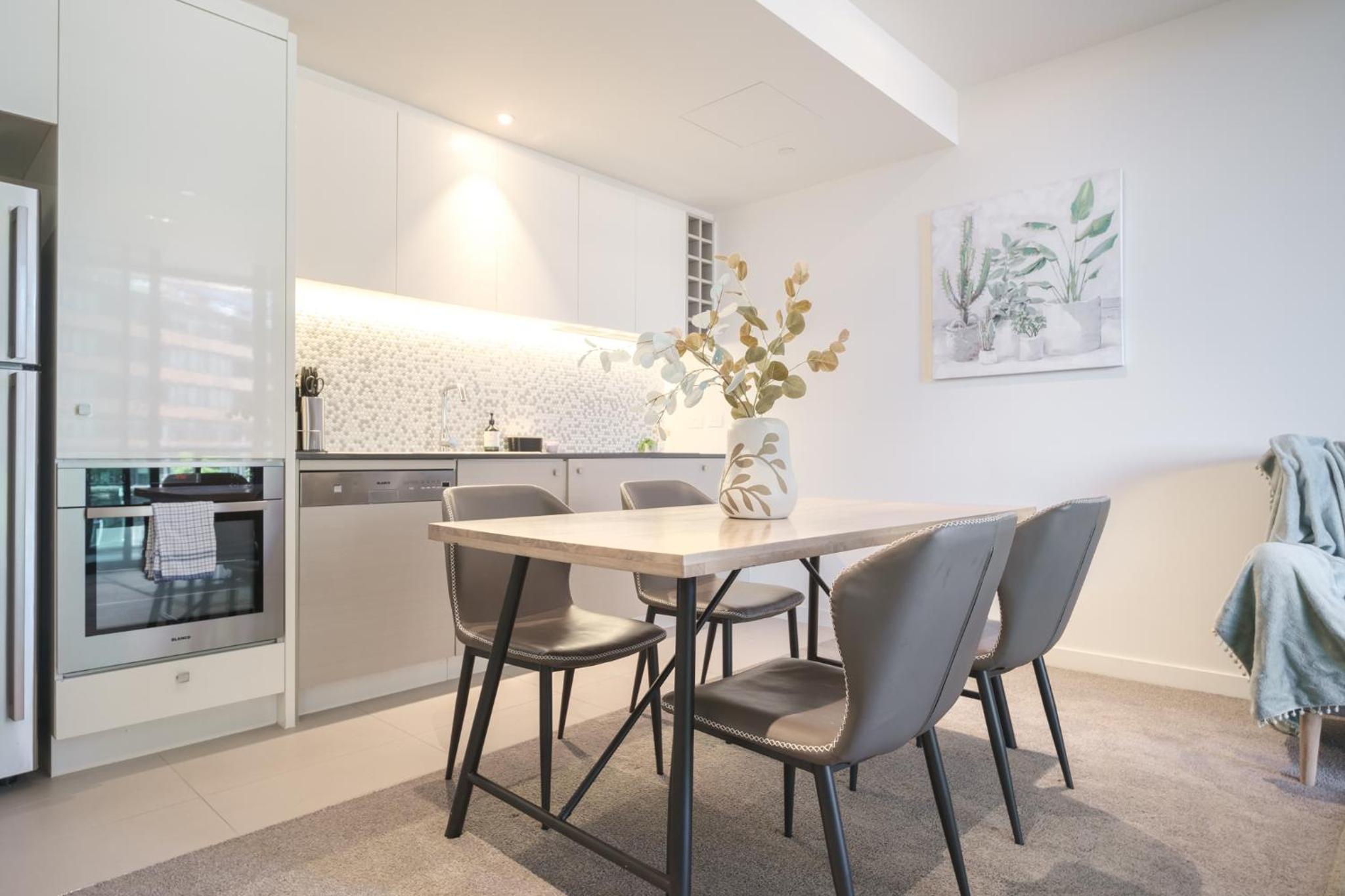 Immaculate 1BR apt in Docklands Pool Free Parking