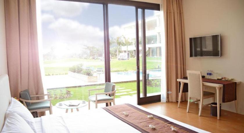 Diamond Bay Golf and Villas