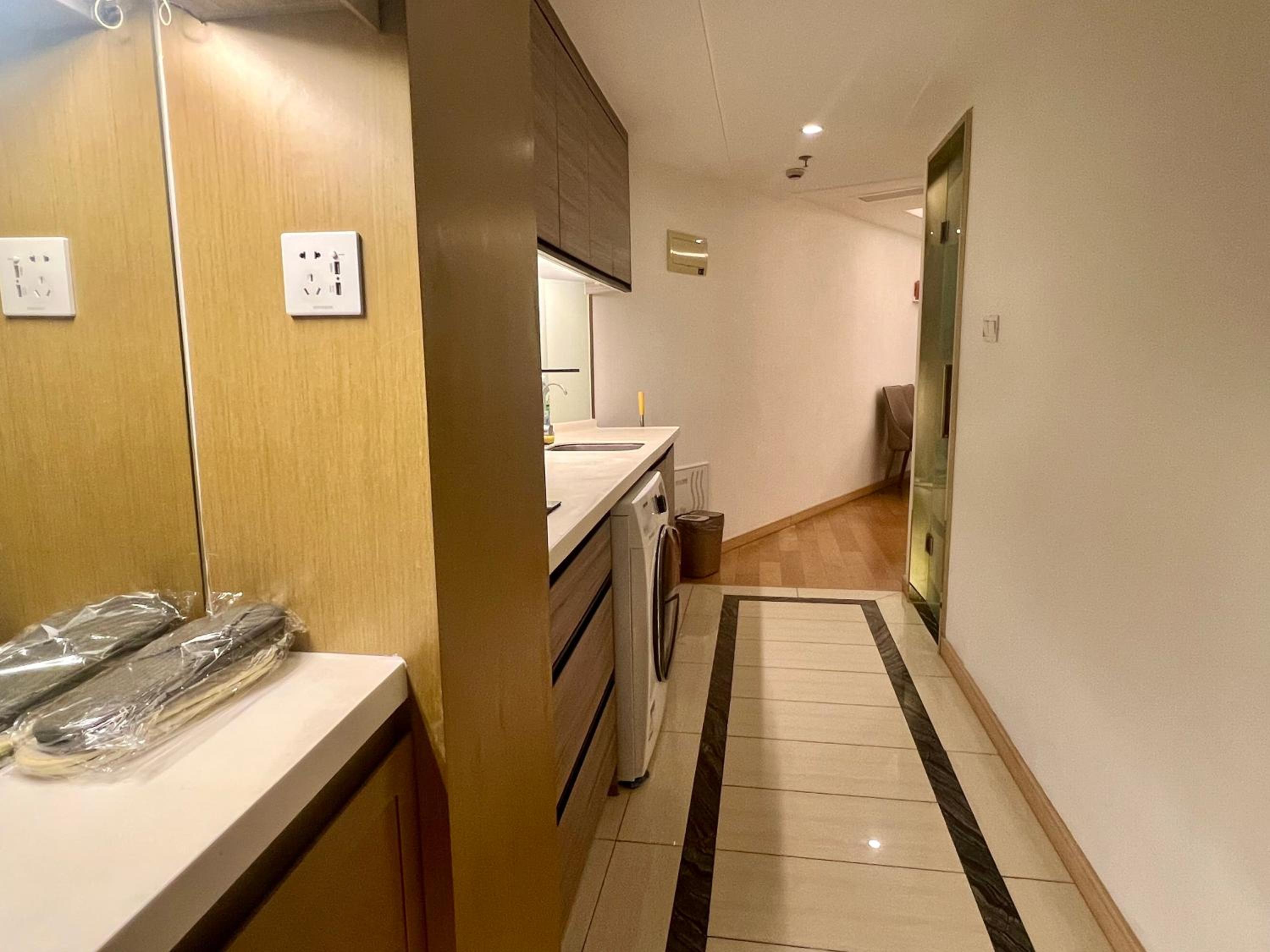 Shanghai Lerongju Boutique Apartment Metro Line 8 20meter