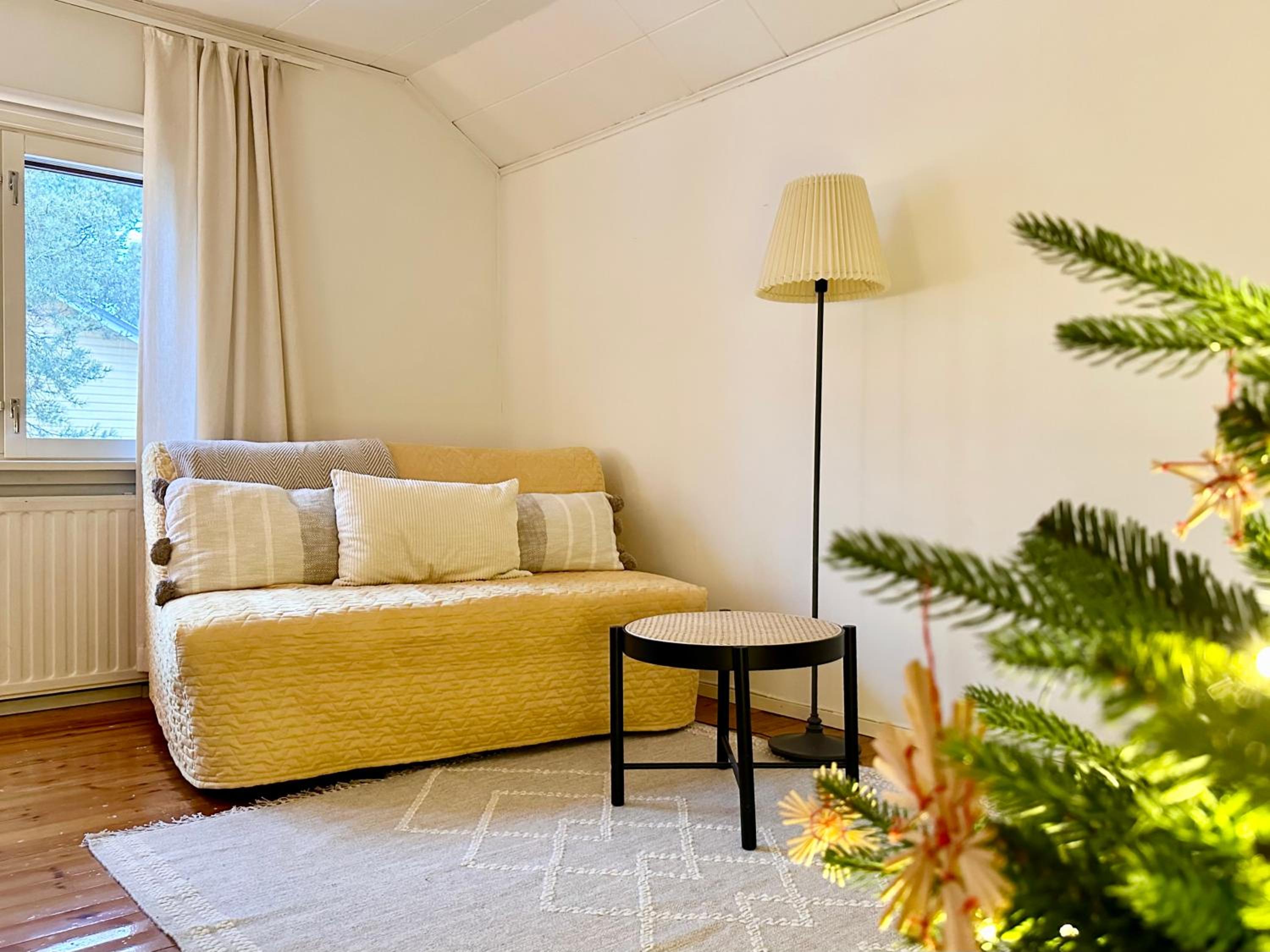 Palkinen II Rovaniemi - 1950s vintage home with parking & courtyard & wifi view 4