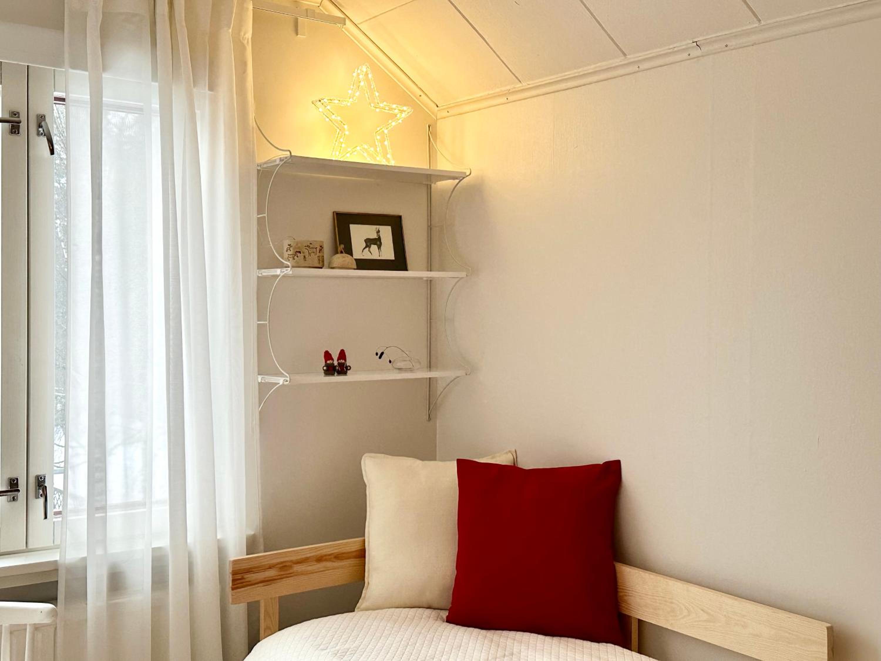 Palkinen II Rovaniemi - 1950s vintage home with parking & courtyard & wifi view 5