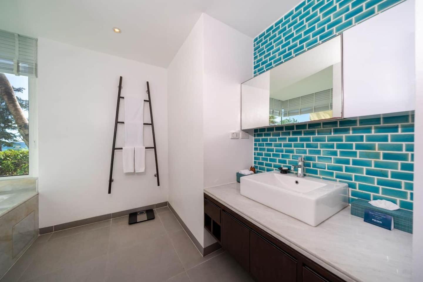 Karon Seaview Beachfront - 2 BR Apartment At Paradox Residence