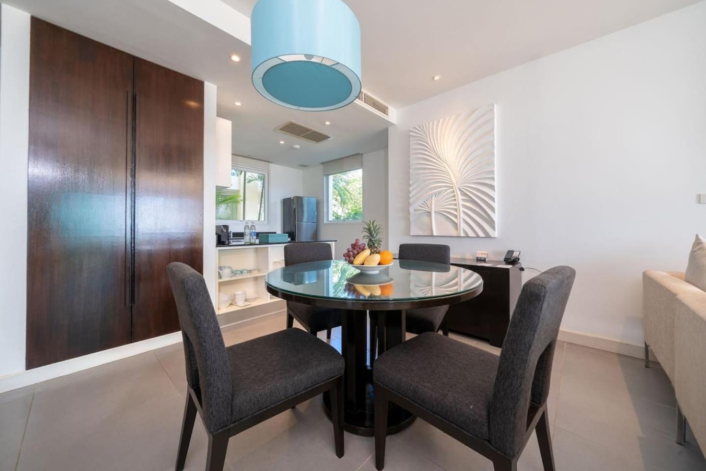 Karon Seaview Beachfront - 2 BR Apartment At Paradox Residence
