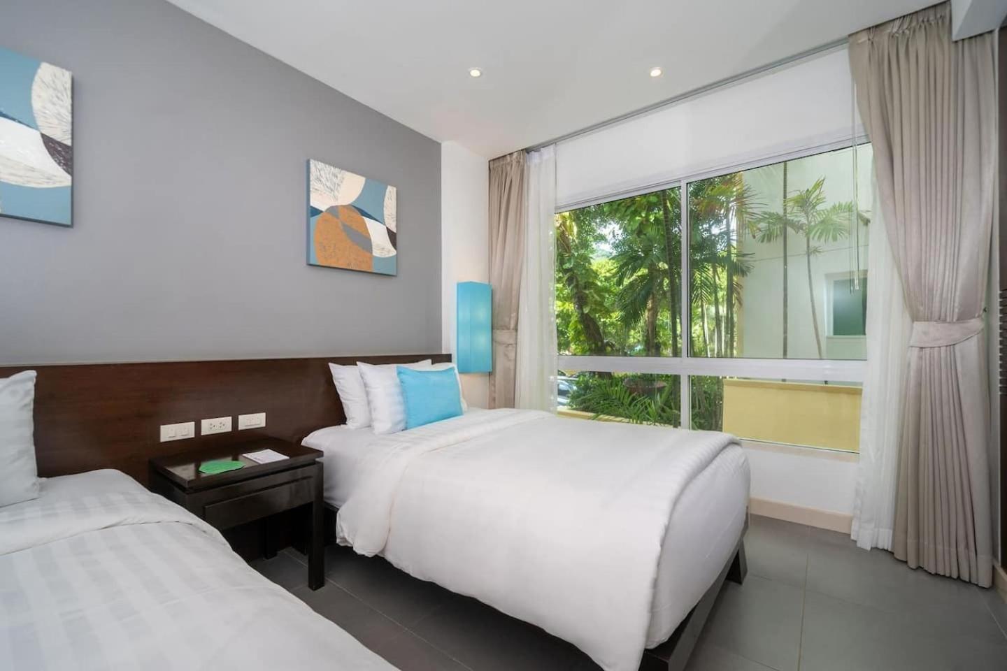 Karon Seaview Beachfront - 2 BR Apartment At Paradox Residence