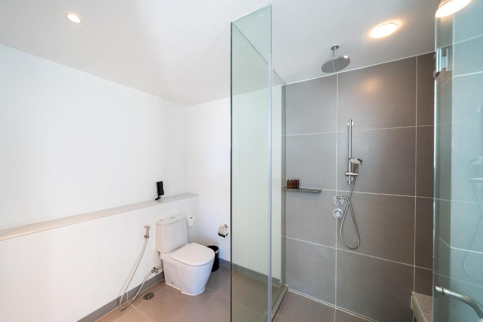 Karon Seaview Beachfront - 2 BR Apartment At Paradox Residence